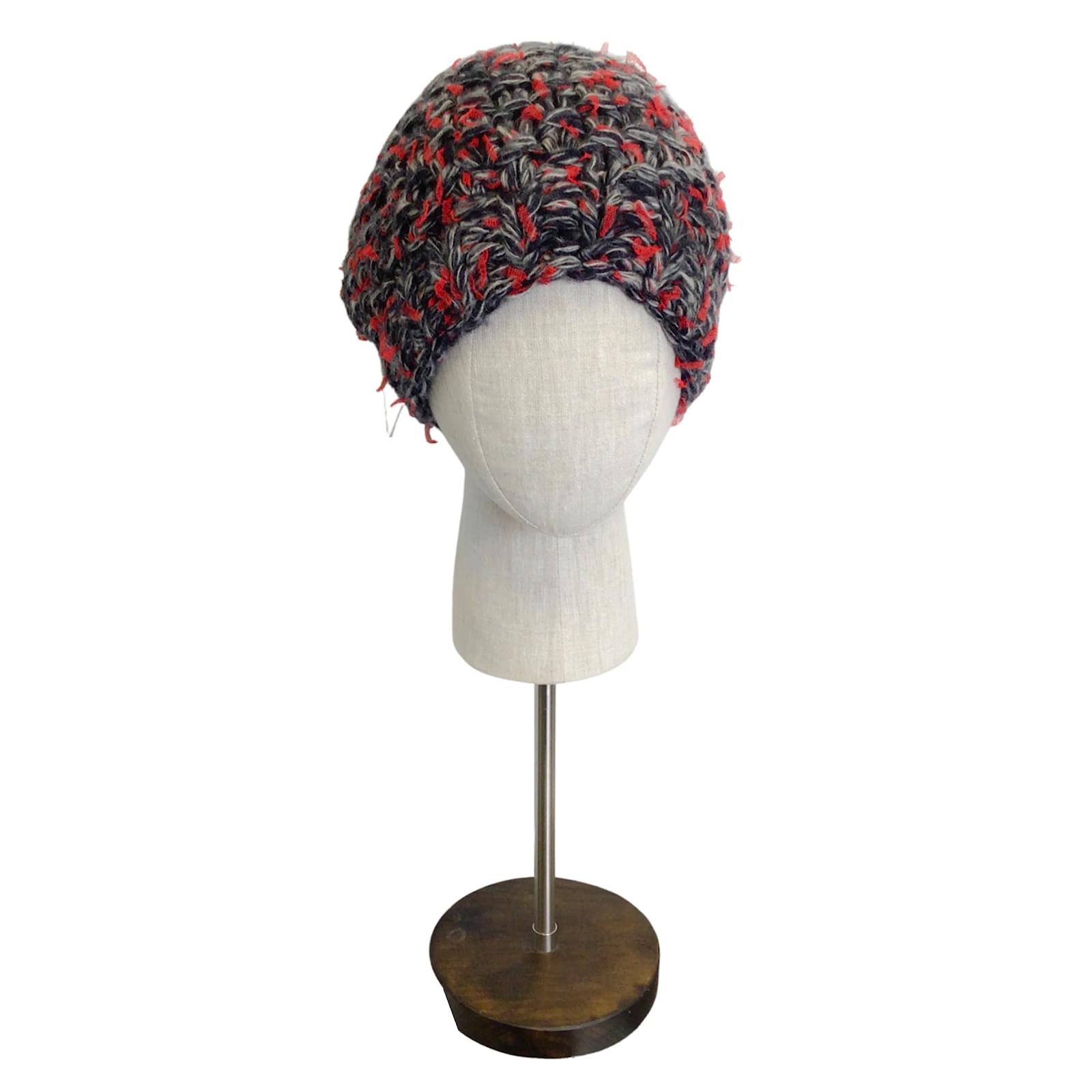 Hats Chanel Chanel Red / Grey / Black Woven Cashmere and Silk Chunky Knit Pom Pom Beanie / Hat