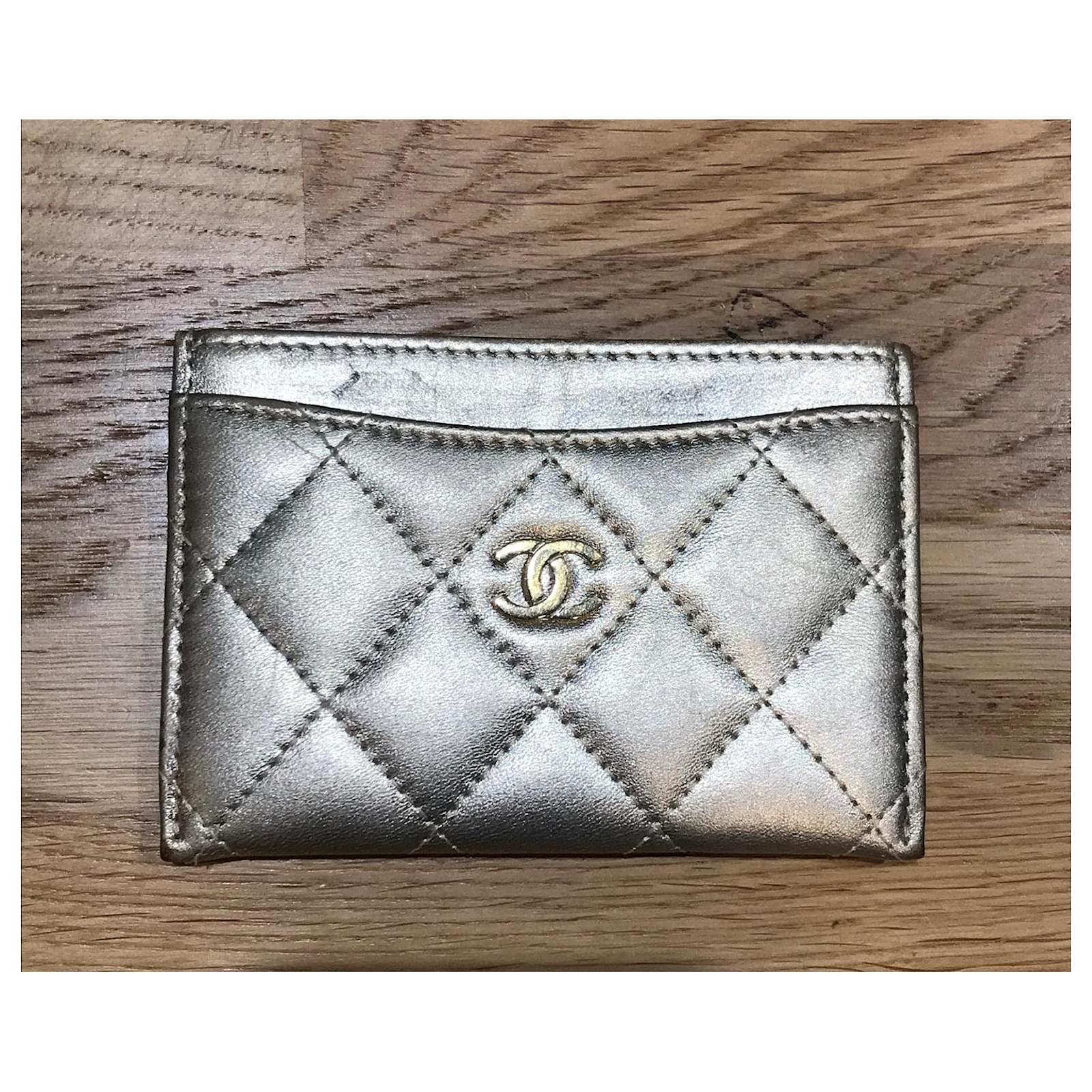 Chanel Timeless card holder Silvery Leather ref.943907 - Joli Closet