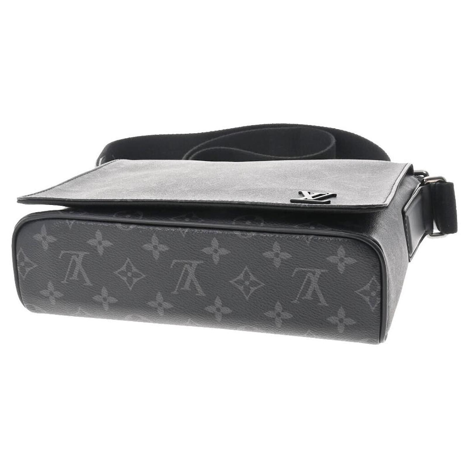 District cloth handbag Louis Vuitton Black in Cloth - 25093453