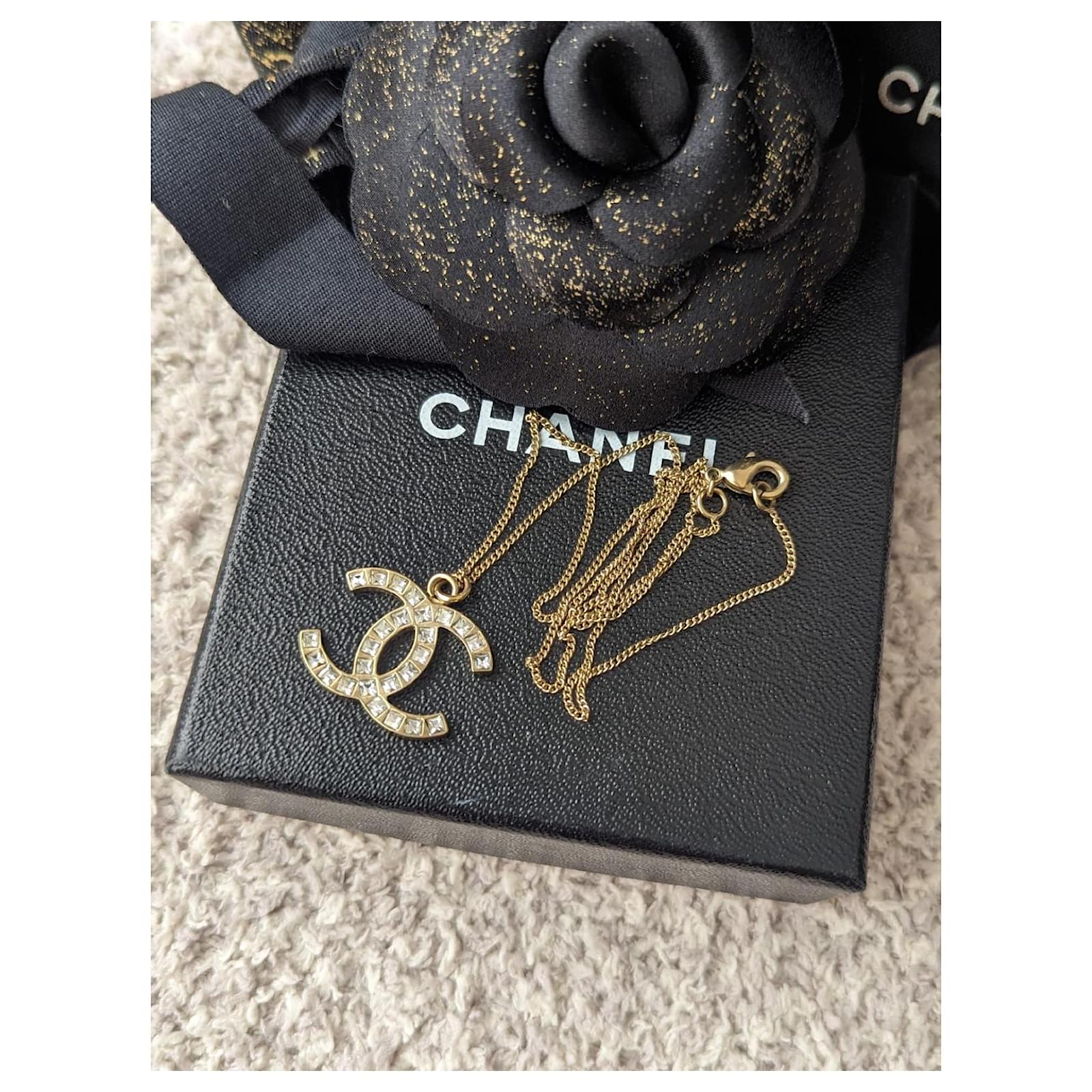 Chanel CC B11A logo classic square crystal necklace in SHW box receipt  Silvery Metal ref.700851 - Joli Closet