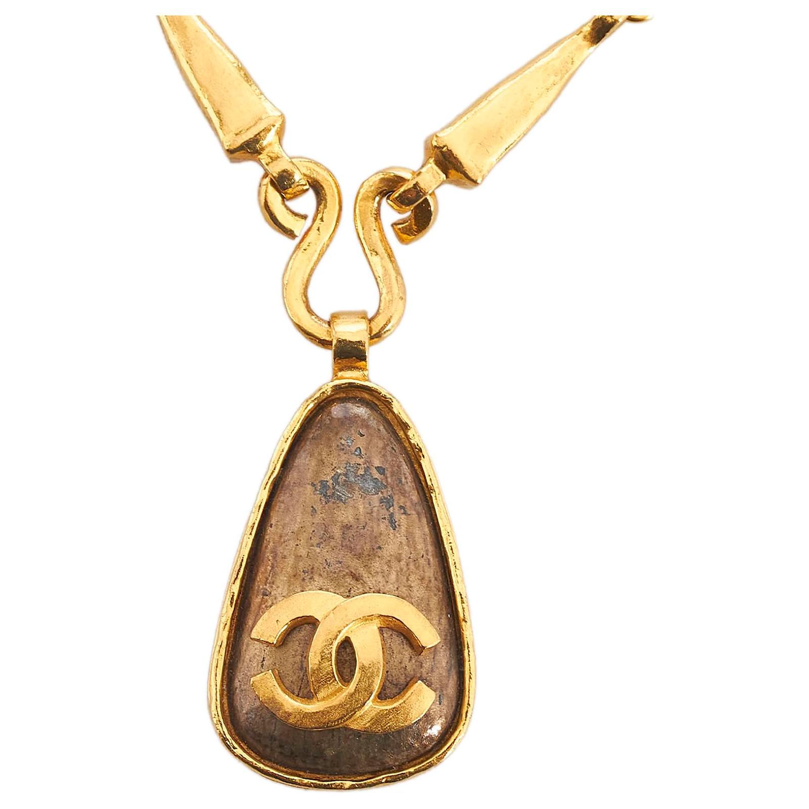 CHANEL 26S CHANEL CC LOGO DOUBLE CHAIN STAR DROP NECKLACE IN GOLD METAL 633324