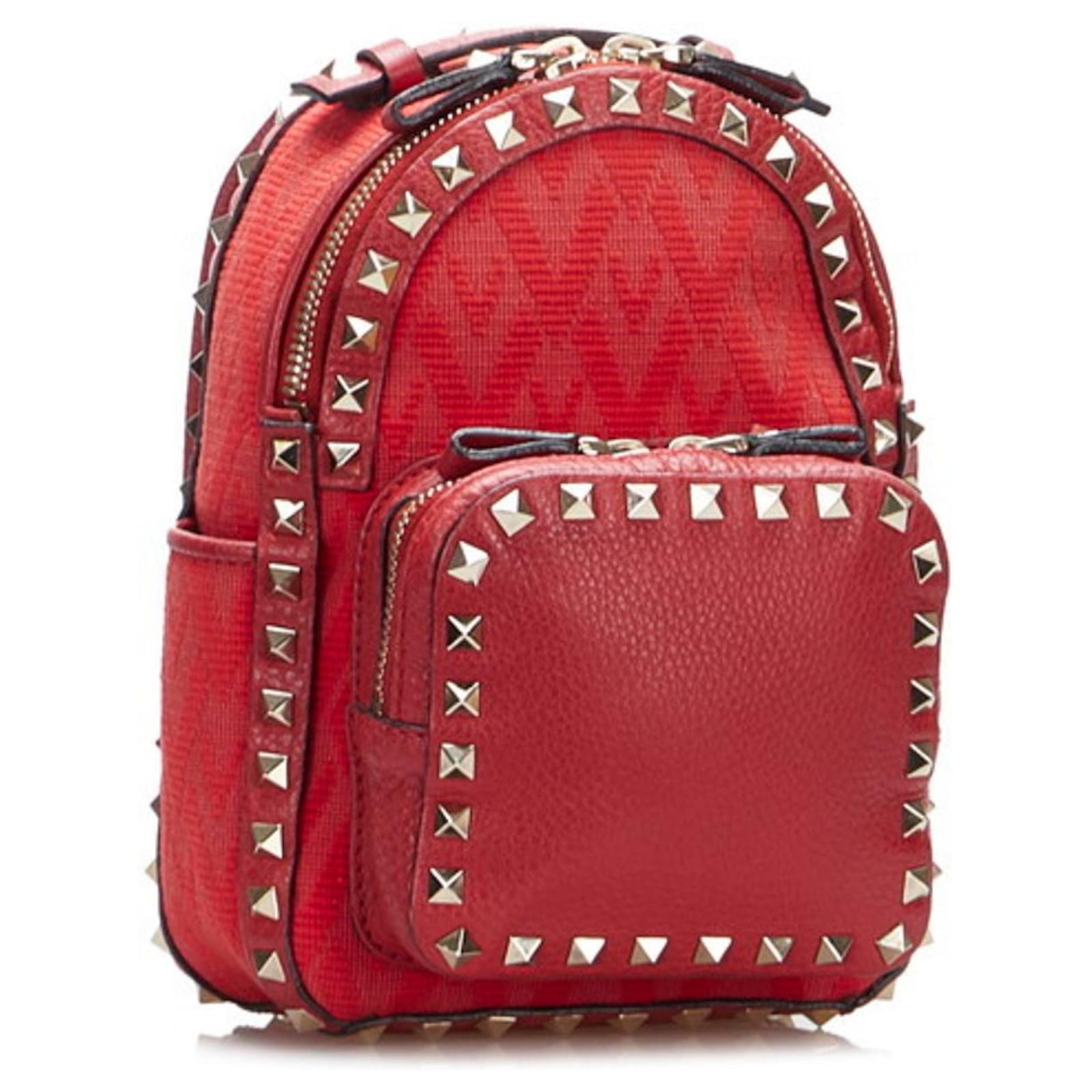 Mini on sale backpack valentino