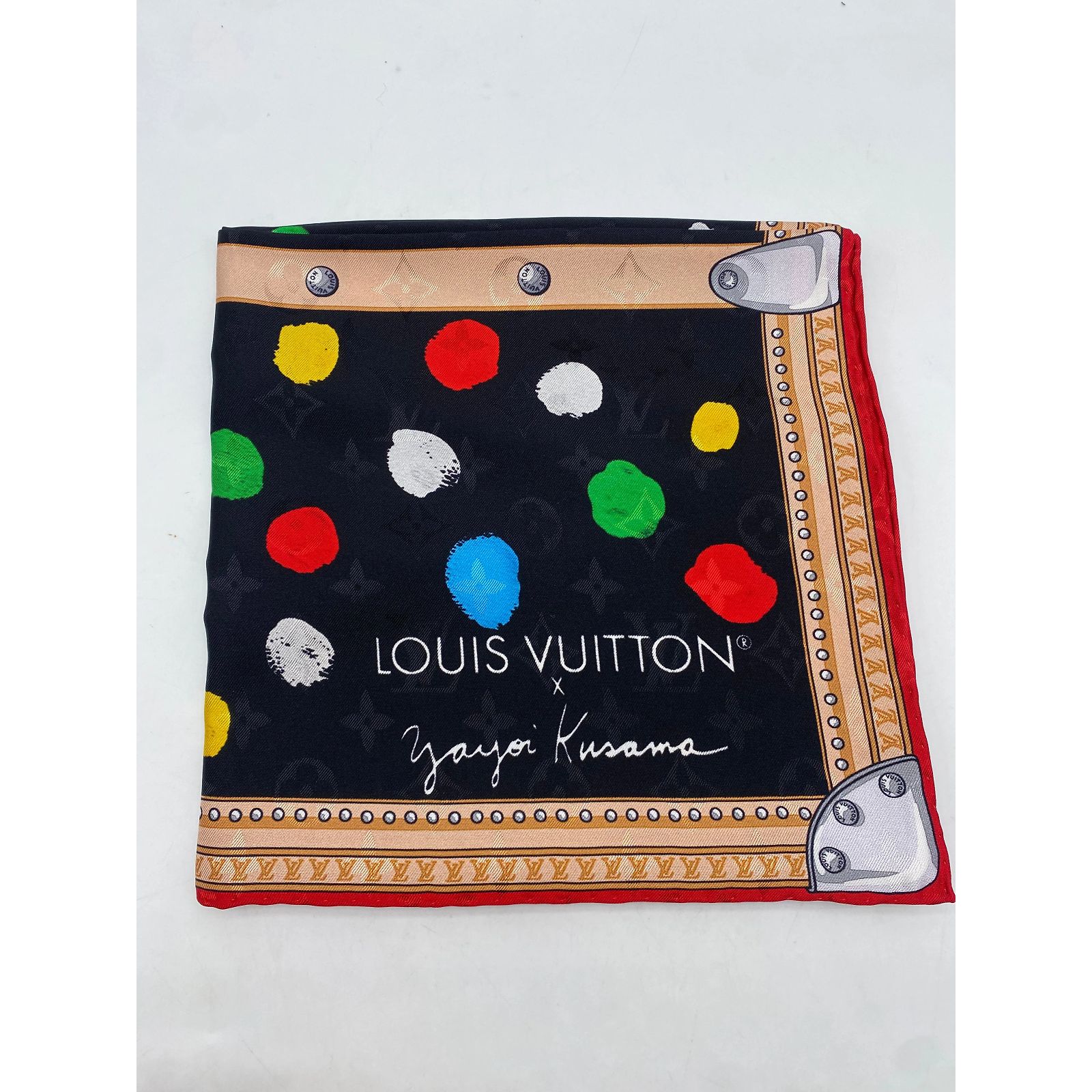 louis-vuitton-x-yayoi-kusama-foulards-t-silk-soie-multicolore-ref