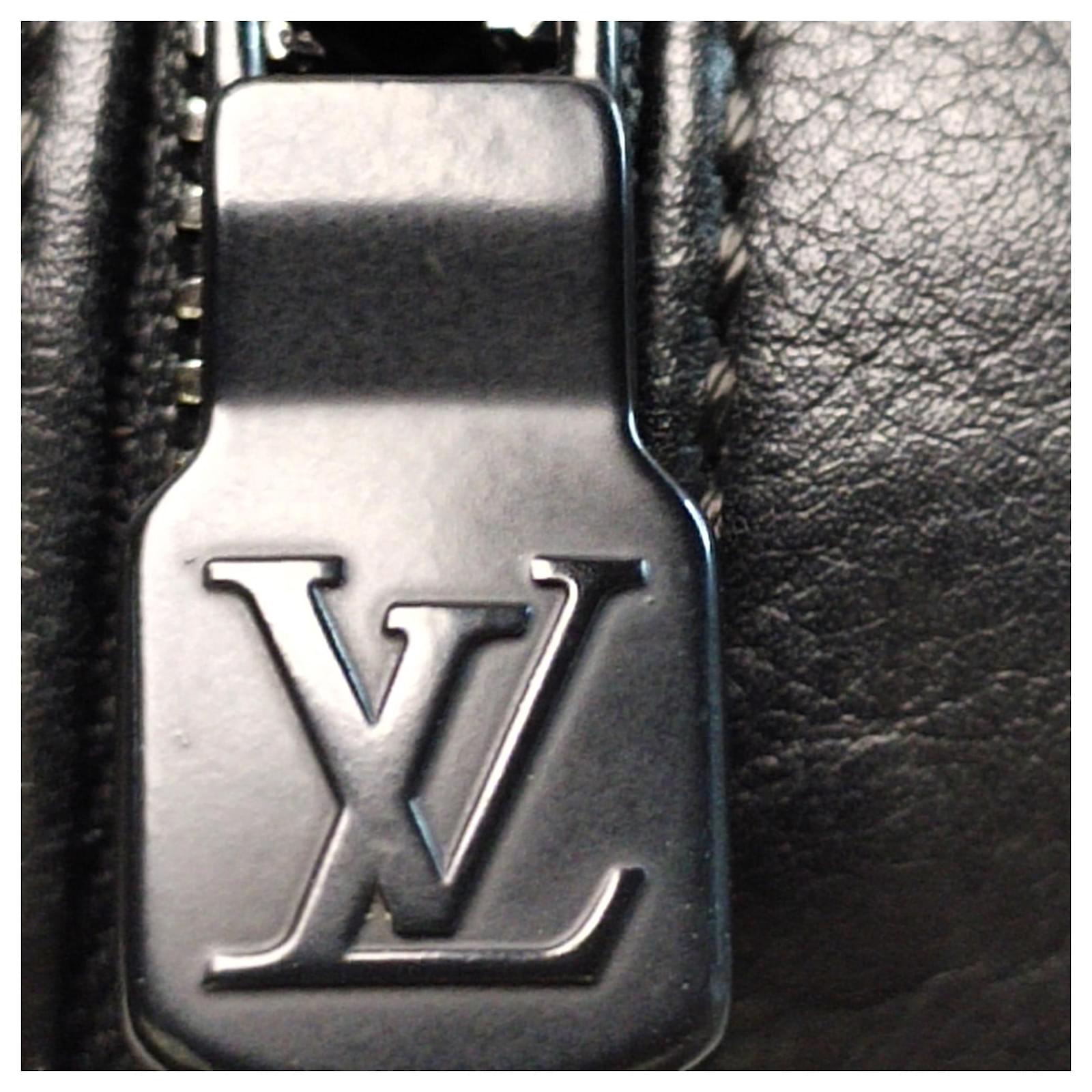 Louis Vuitton Noir Monogram Shadow Danube PM Cuir Veau façon poulain  ref.953442 - Joli Closet