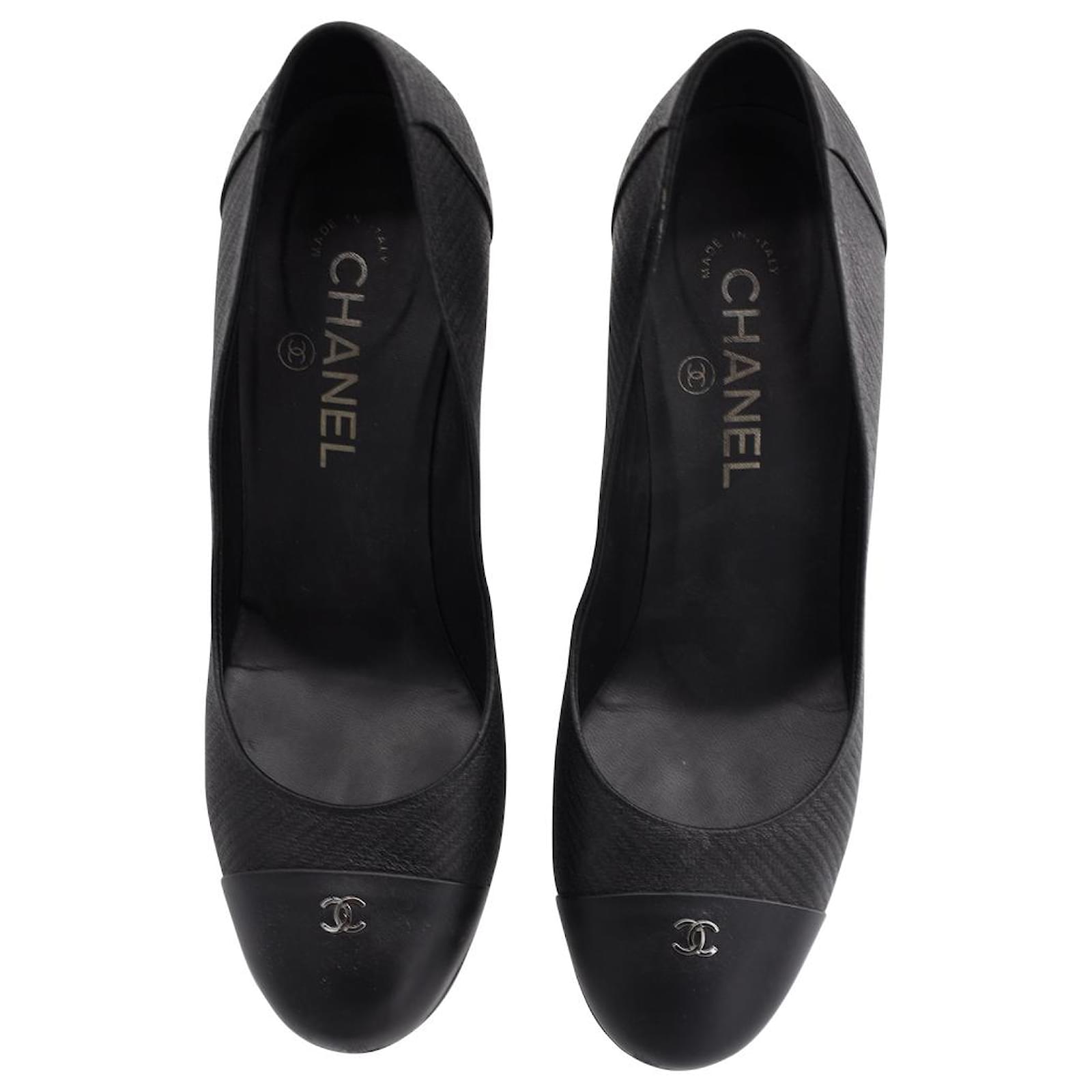 Heels Chanel Chanel Classic Cap Toe Logo Pumps in Black Leather Size 38.5 EU