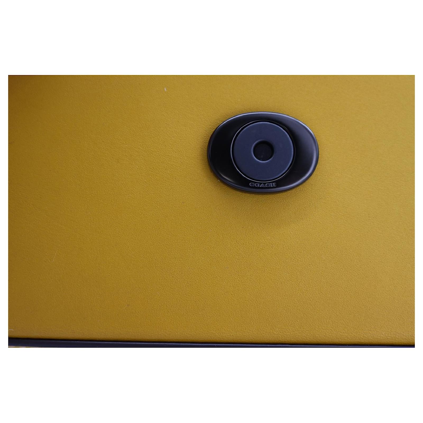 Coach Tabby Box Bag in Mustard Yellow Leather ref.954878 - Joli Closet