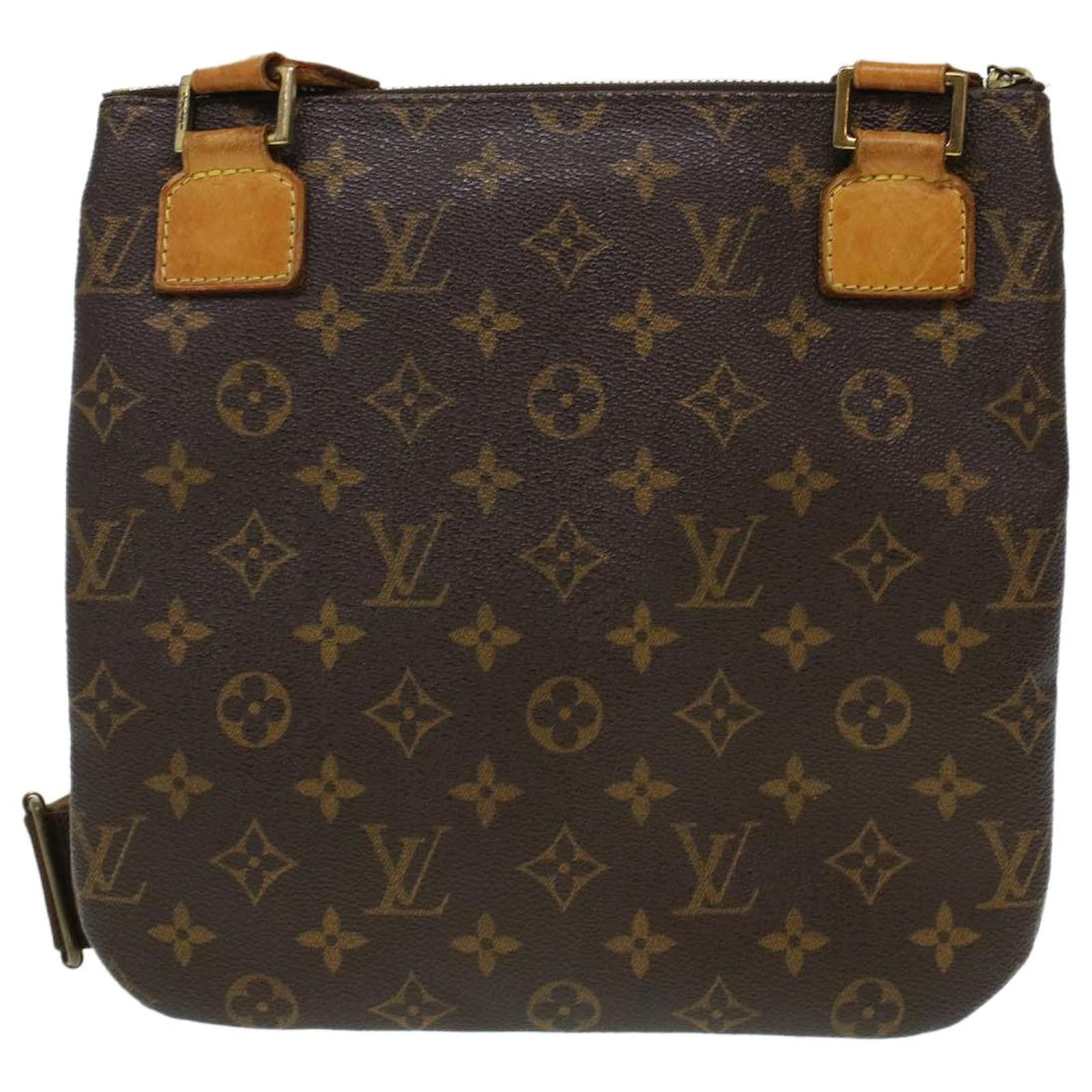 LOUIS VUITTON Monogram Pochette Bosphore Shoulder Bag M40044 LV