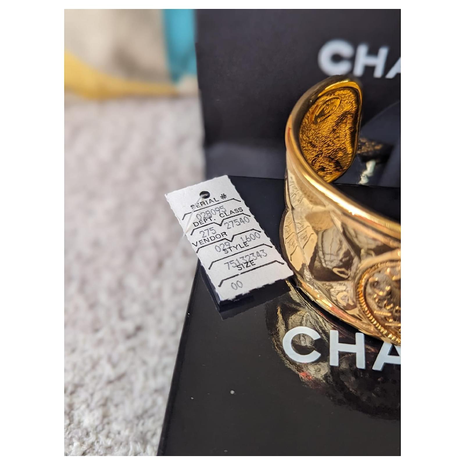 Chanel 31 Rue Cambon Paris Vintage Matelasse Logo Bracelet