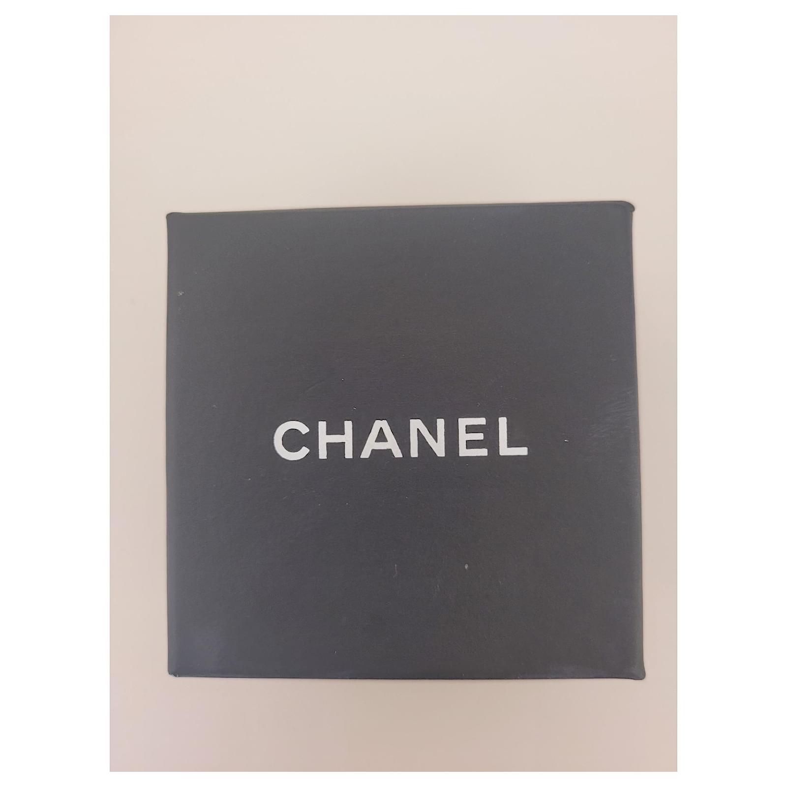 Chanel Earrings Silvery Eggshell Metal ref.957413 - Joli Closet