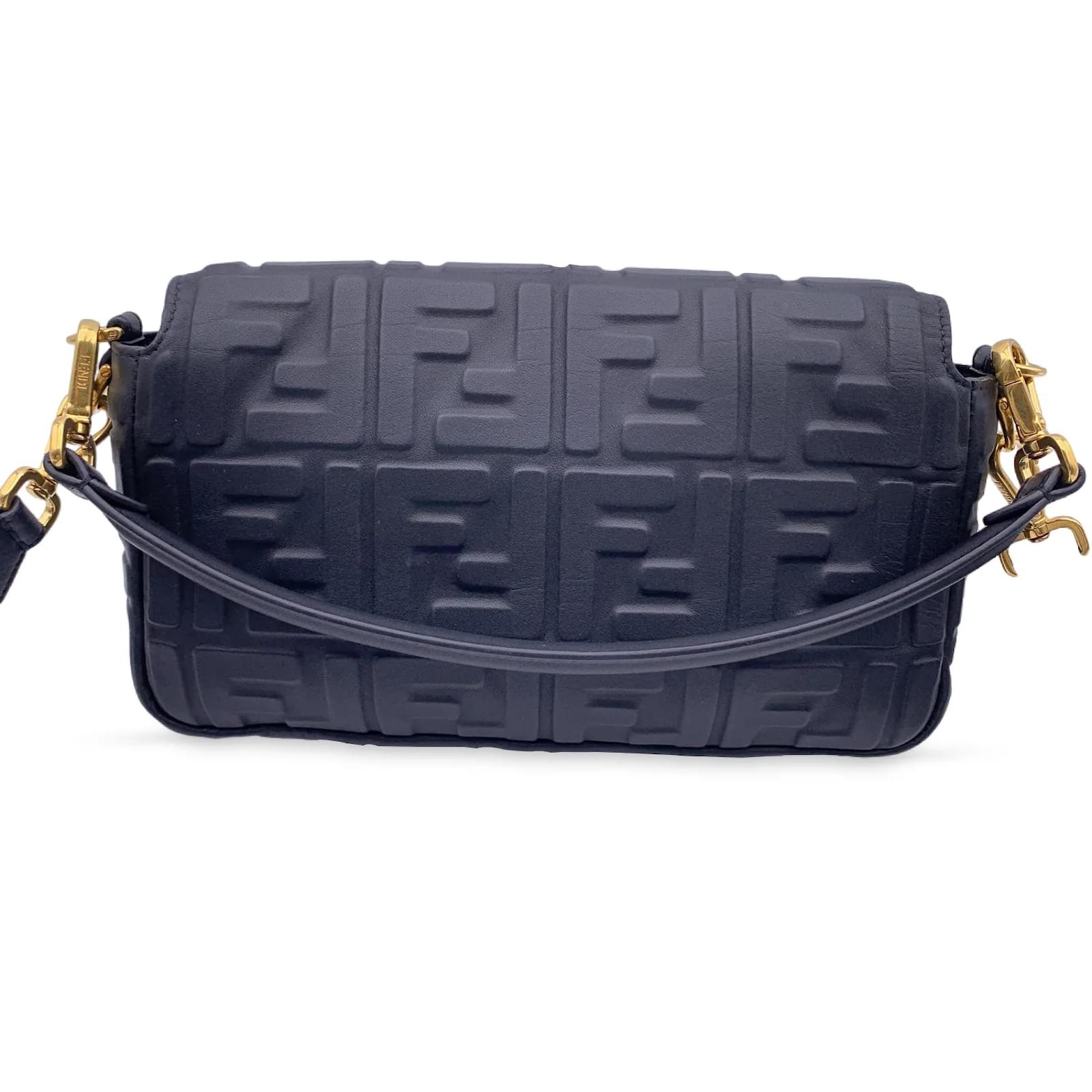 ショルダーバッグ・ポシェット FENDI Logo Embossed Baguette BAG Fendi Black Embossed FF Logo Leather Baguette Shoulder Bag