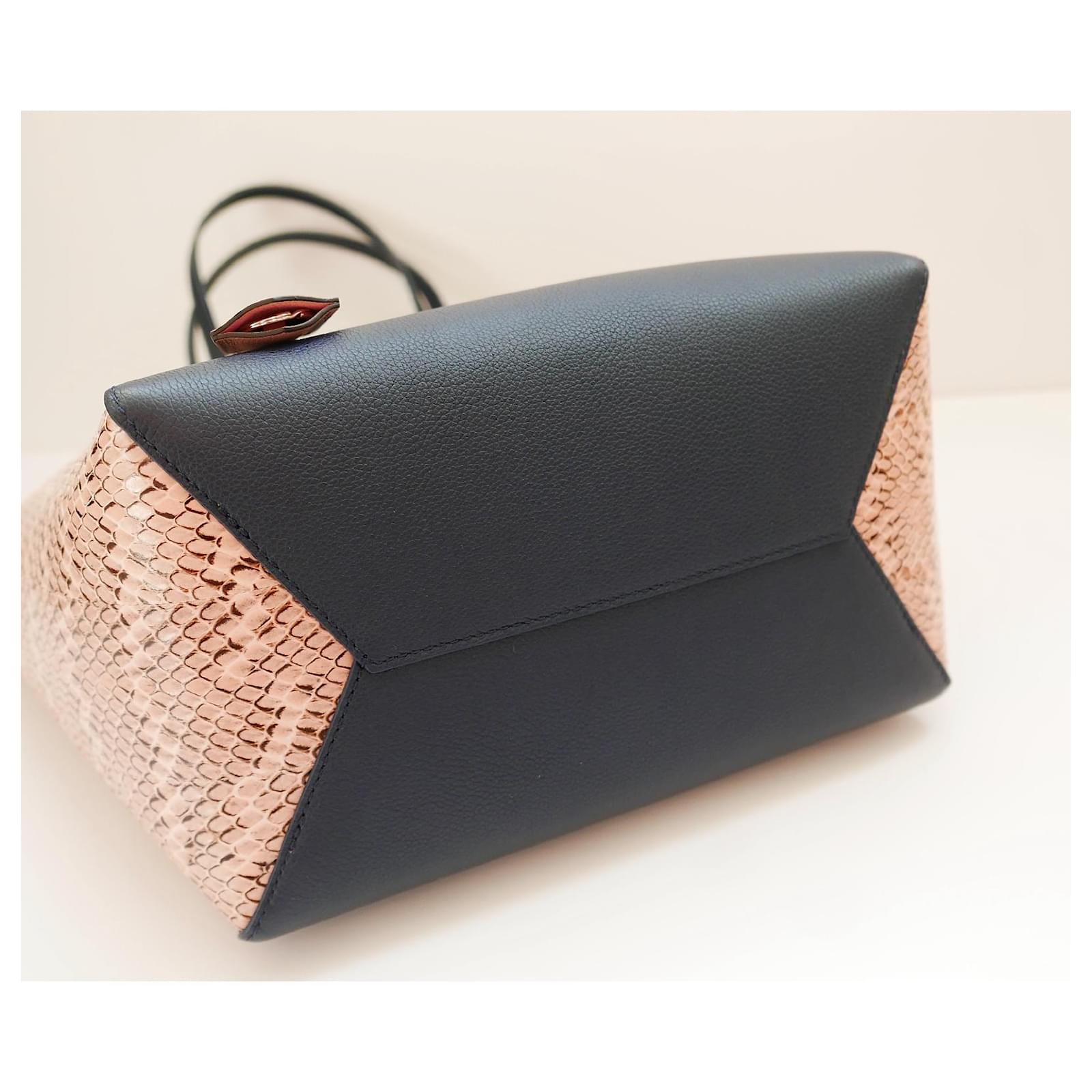 Louis Vuitton LockMe Cabas Tote Bag Pink Navy blue Leather ref.960534 -  Joli Closet