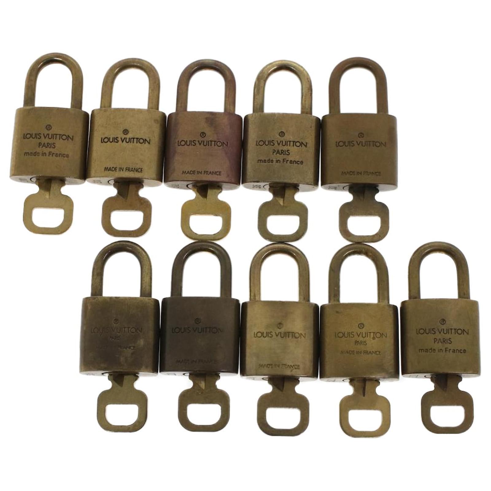 Louis Vuitton padlock 10Set Gold Tone LV Auth 44573 Metal ref.960617 - Joli  Closet