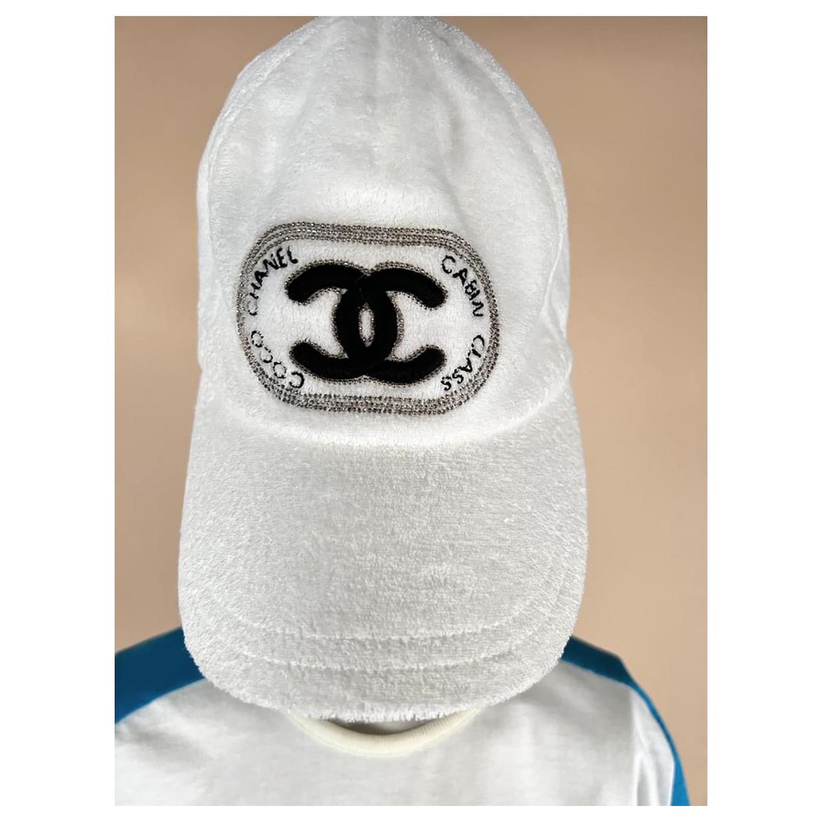 Chanel Rare CC Logo Fluffy Baseball Cap White Cotton ref.966444 - Joli  Closet