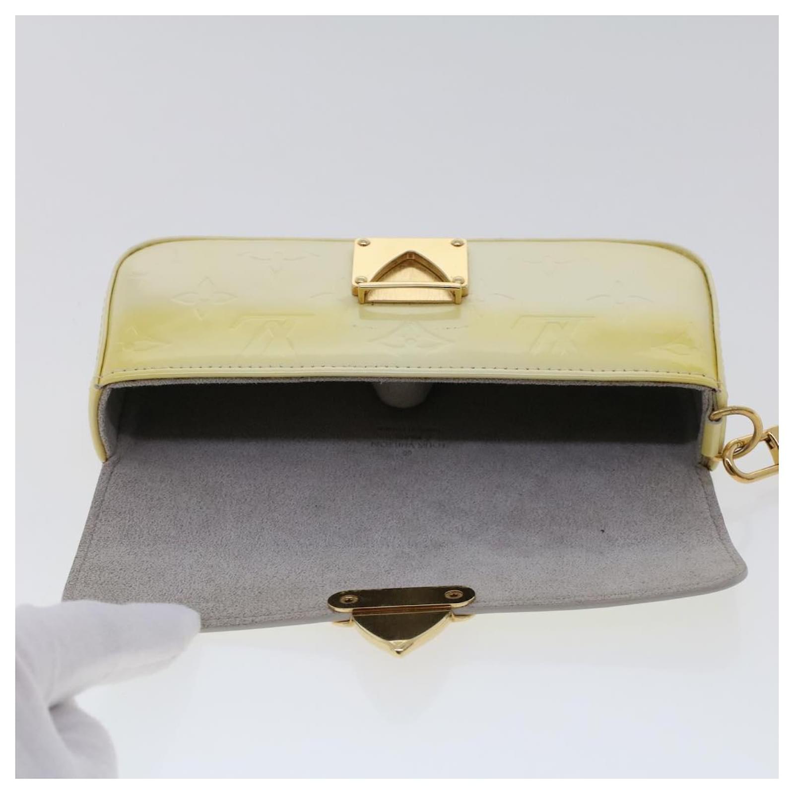 LOUIS VUITTON Vernis Pochette lagoon Glasses Case Perle M91801 LV Auth  ki3071 Patent leather ref.966525 - Joli Closet