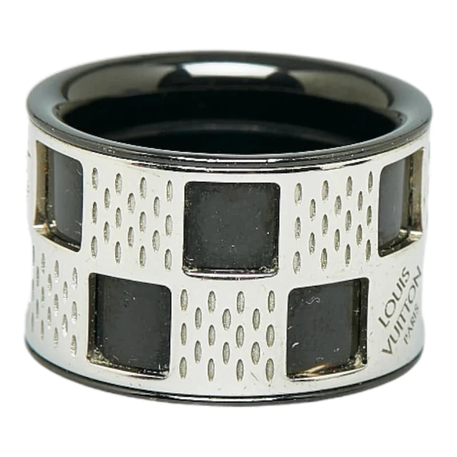 Louis Vuitton Damier Perfore Berg Ring Silvery Metal ref.968134 - Joli  Closet