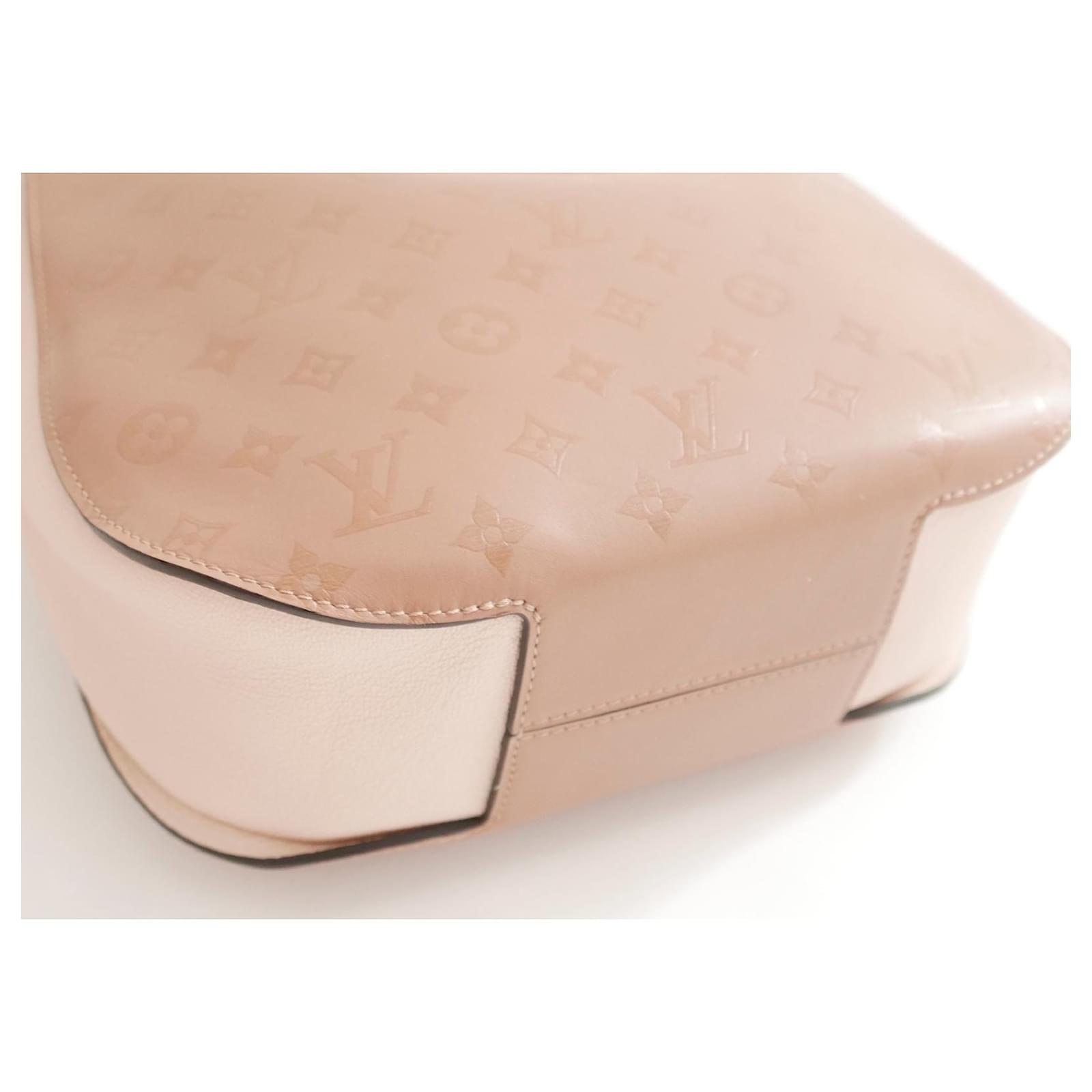 Handbags Louis Vuitton Louis Vuitton Very Hobo Bag Sesame Creme