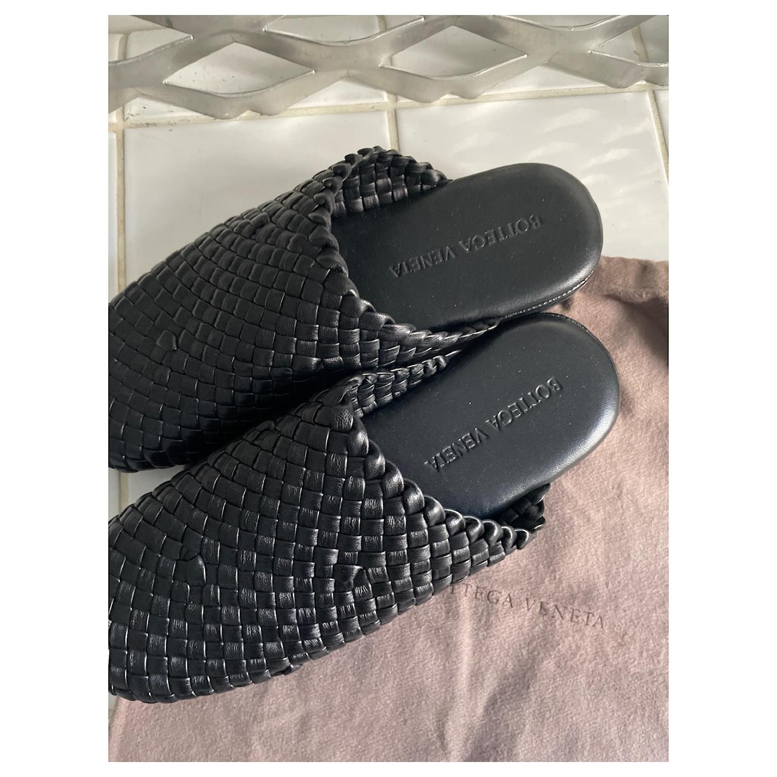 サンダル BOTTEGA VENETA Slippers and Clogs Men Leather Black Bottega Veneta Slippers and Clogs Men Leather Black | B-Exit