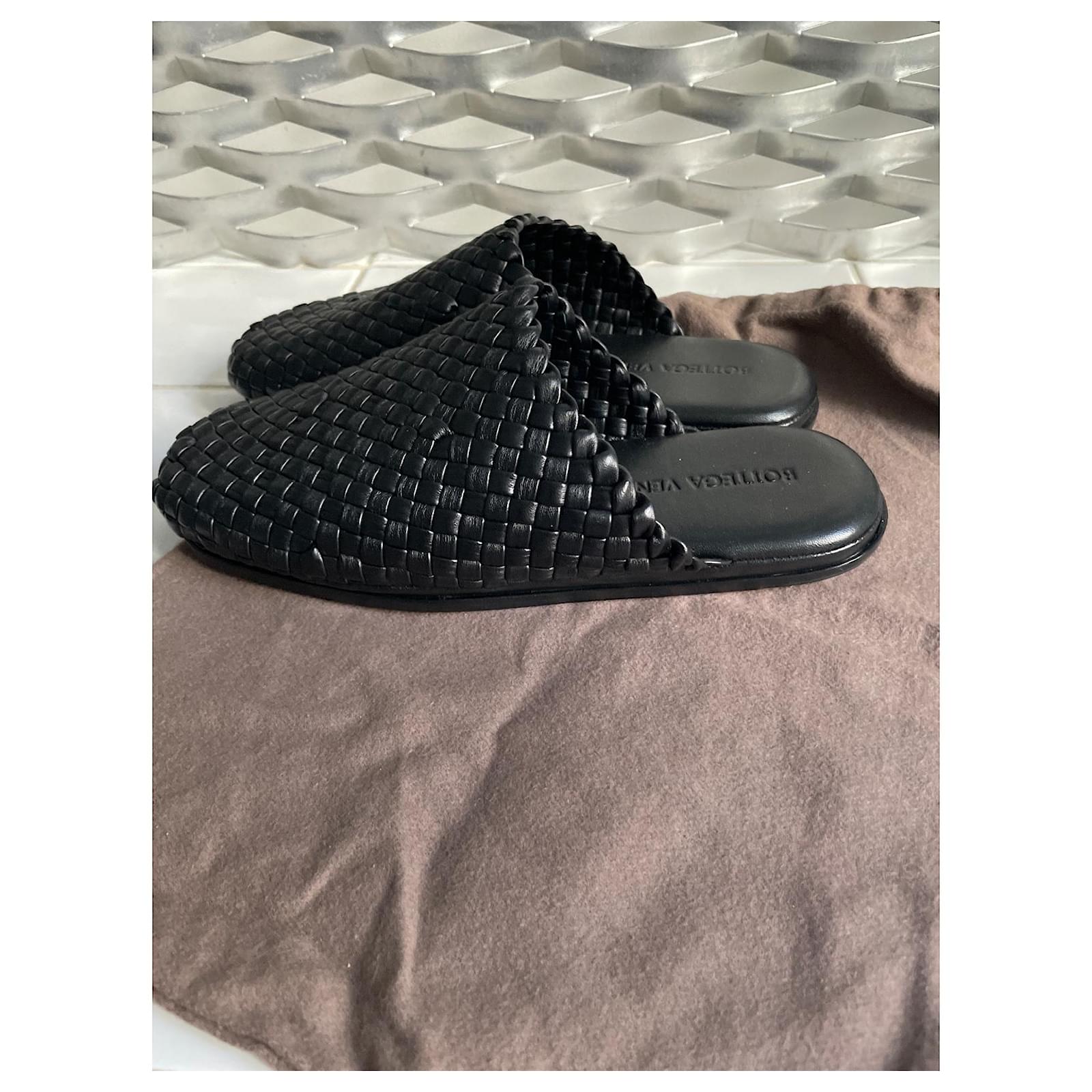 Bottega Veneta Men's slippers Black Leather ref.1000206