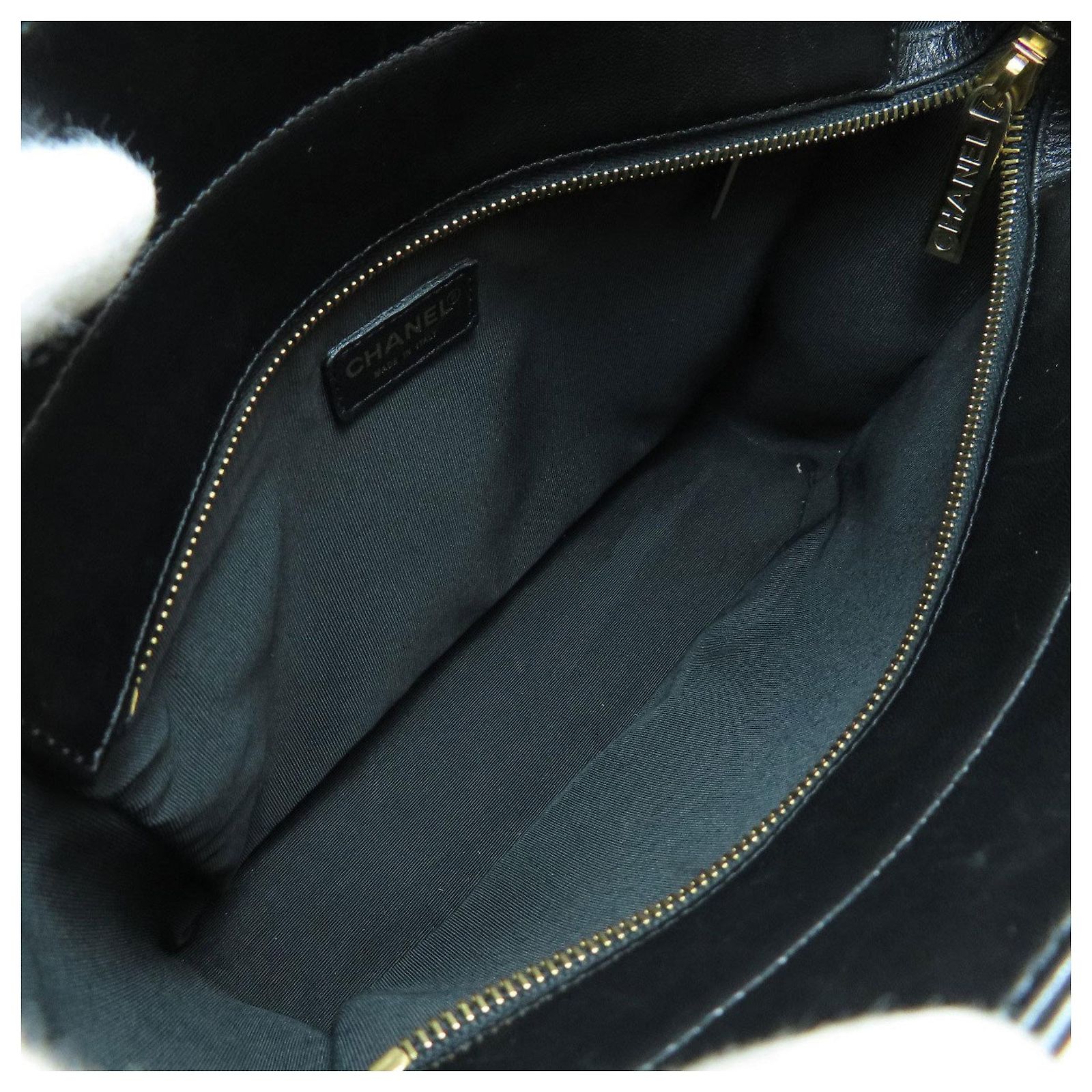 Timeless Chanel Chocolate bar Black Leather ref.1000666 - Joli Closet