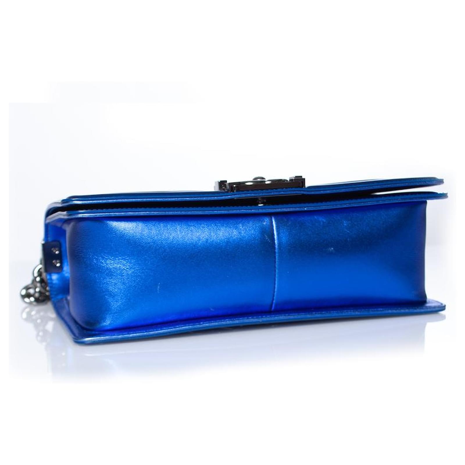 Chanel, boy bag in metallic blue Leather Patent leather ref.1002674 - Joli  Closet