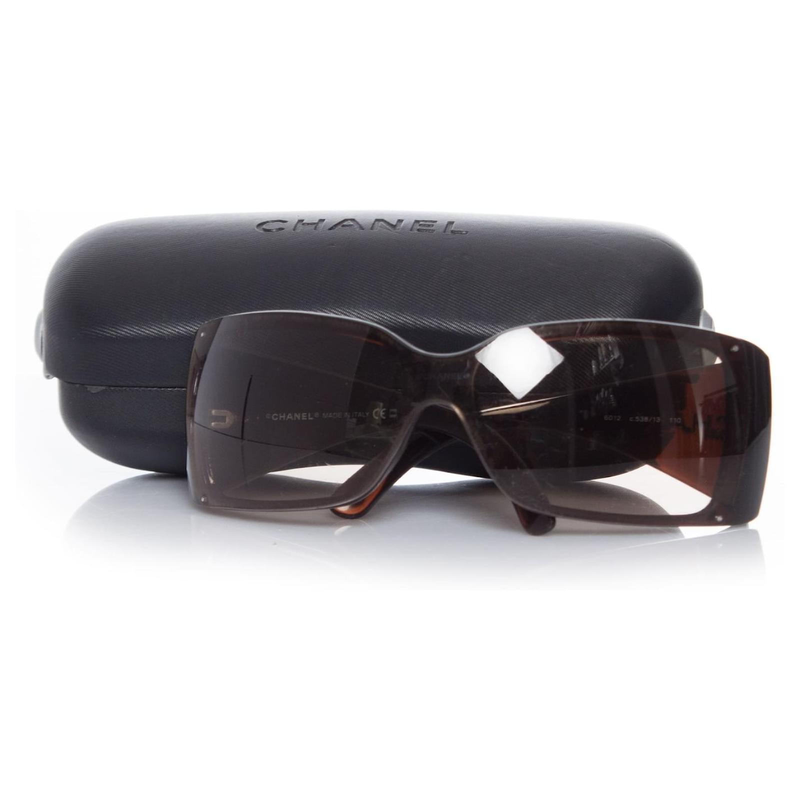 Chanel, Brown shield sunglasses. ref.1003320 - Joli Closet