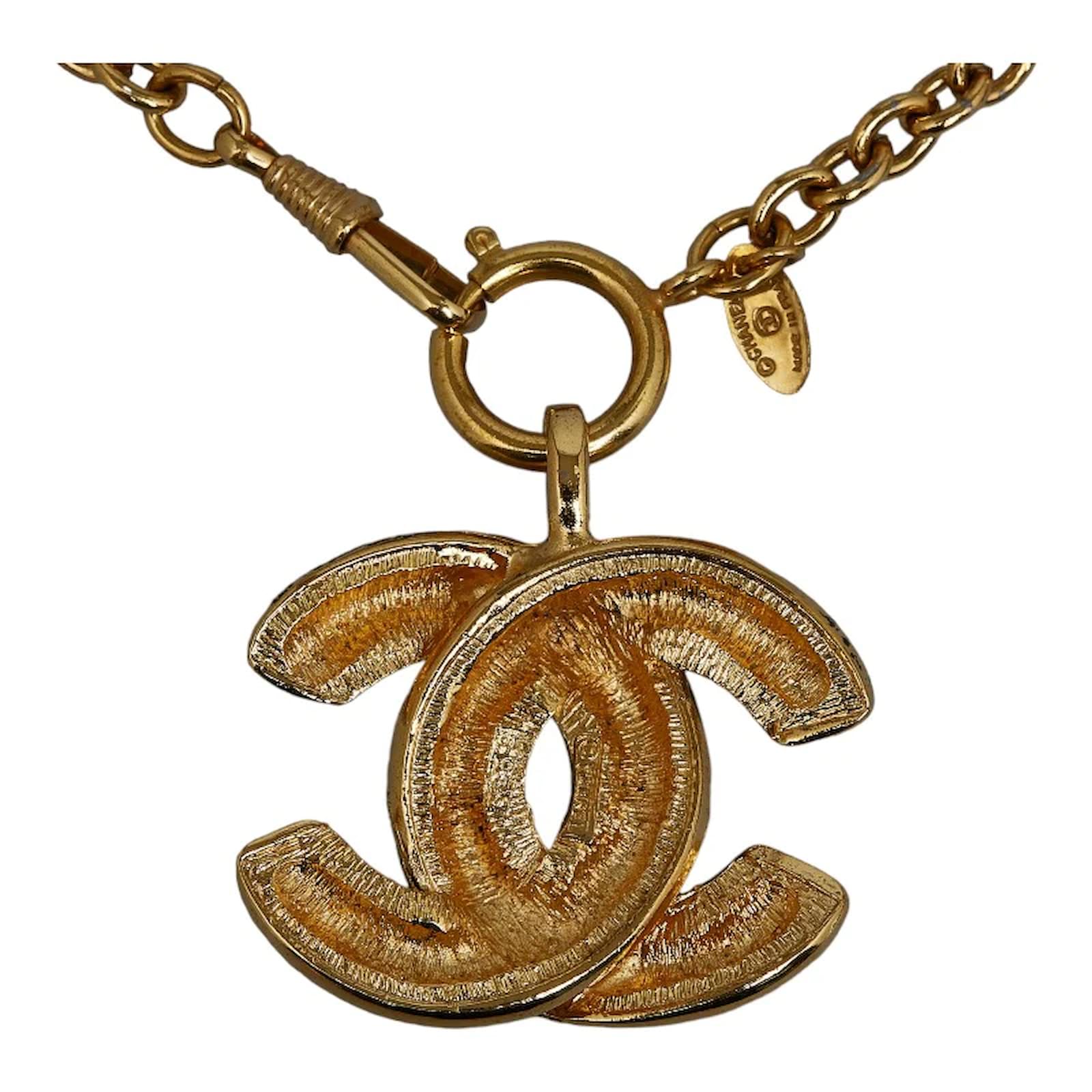 Chanel Quilted CC Logo Pendant Necklace Golden Metal ref.1004492