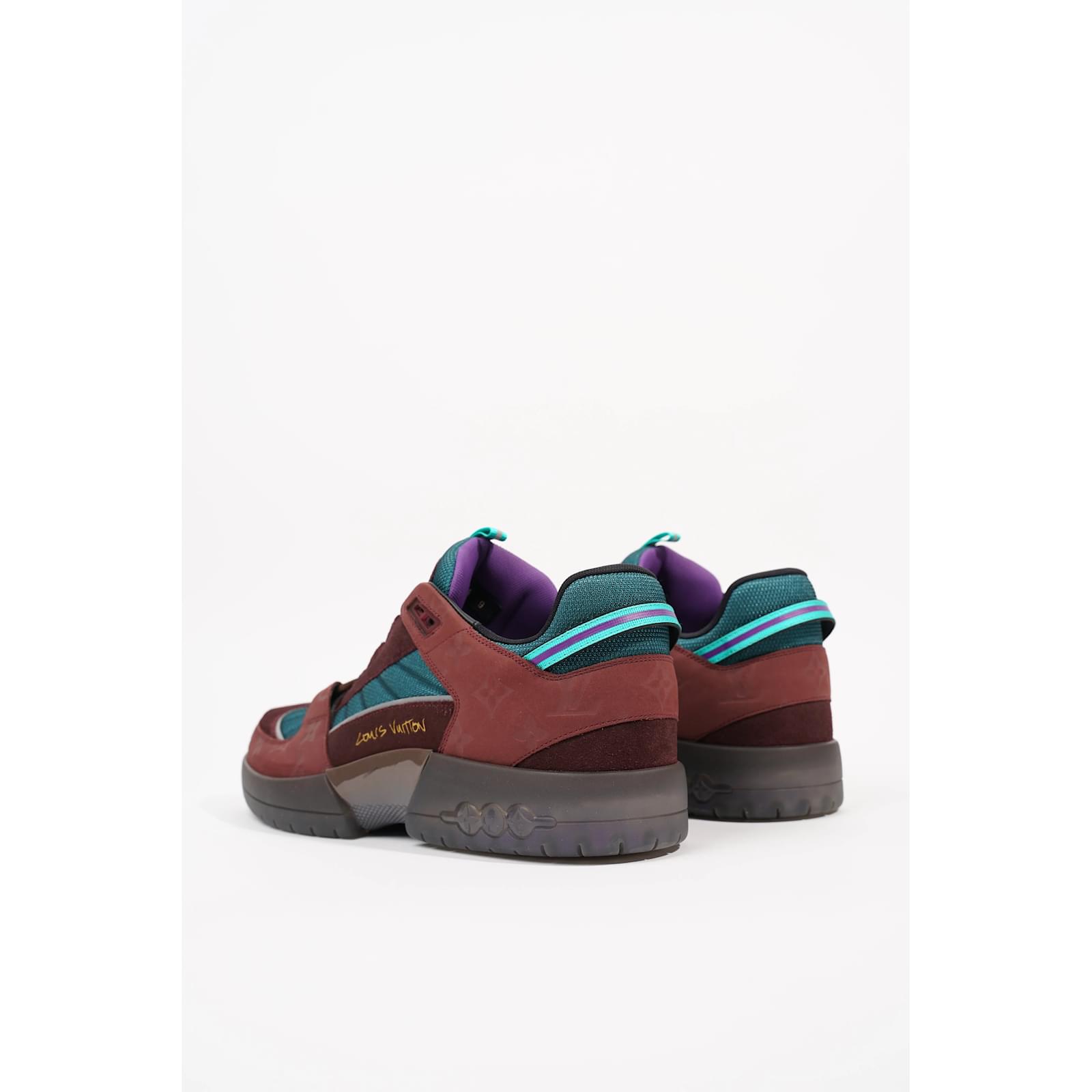 Louis Vuitton Mens A View Sneaker Burgundy Cyan EU 43 / UK 9 Blue Leather  ref.1005584 - Joli Closet