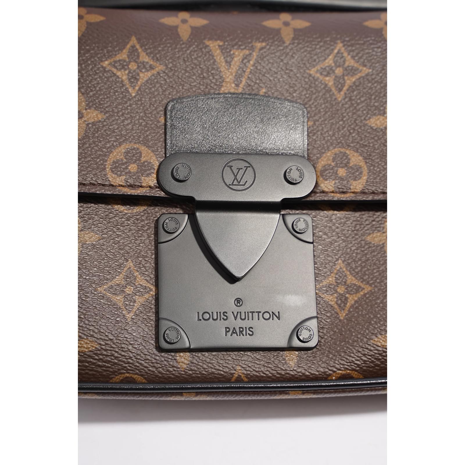 Louis Vuitton Bolso bandolera con cierre S para hombre Lona con monograma  Castaño Cuero ref.1005956 - Joli Closet