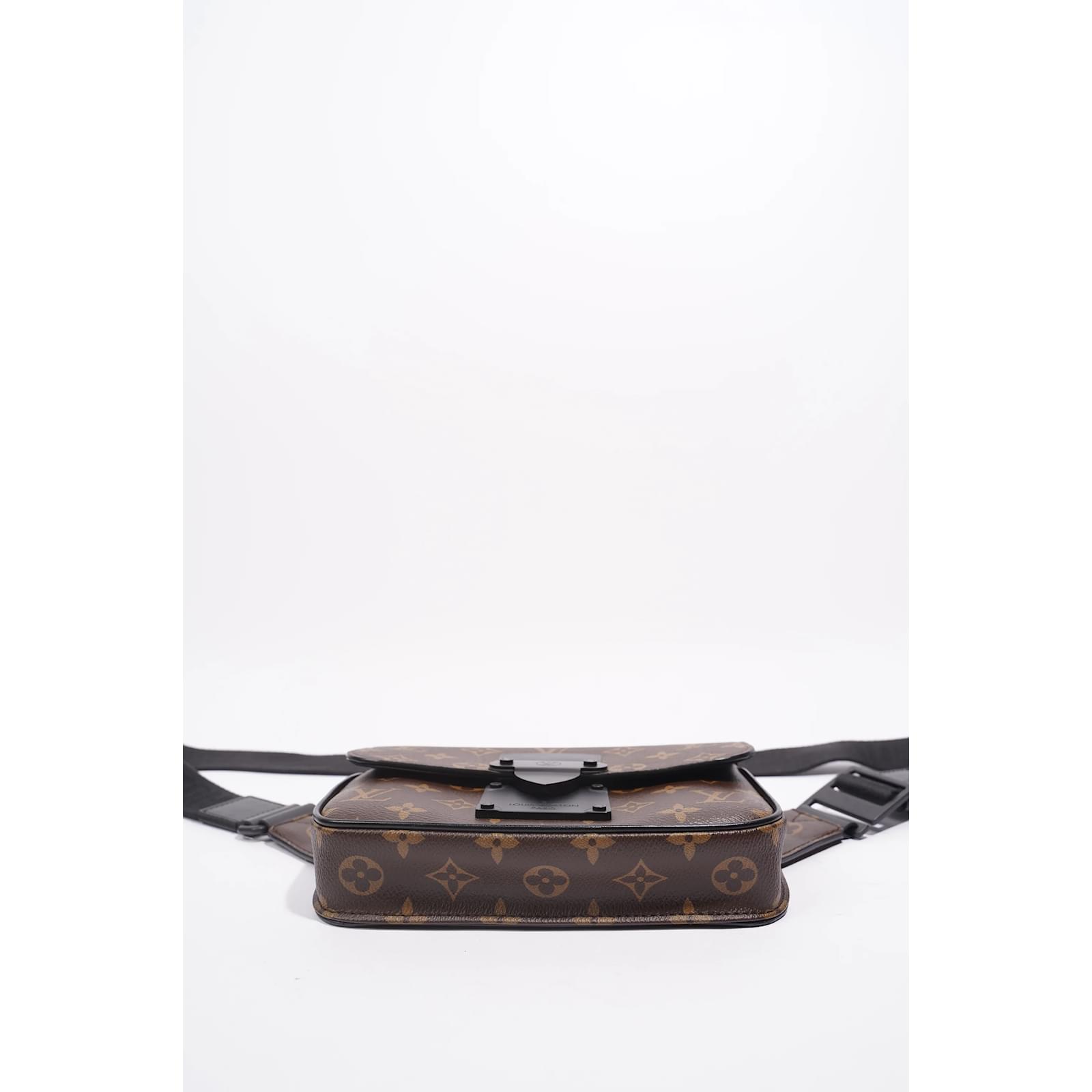 Louis Vuitton Bolso bandolera con cierre S para hombre Lona con monograma  Castaño Cuero ref.1005956 - Joli Closet