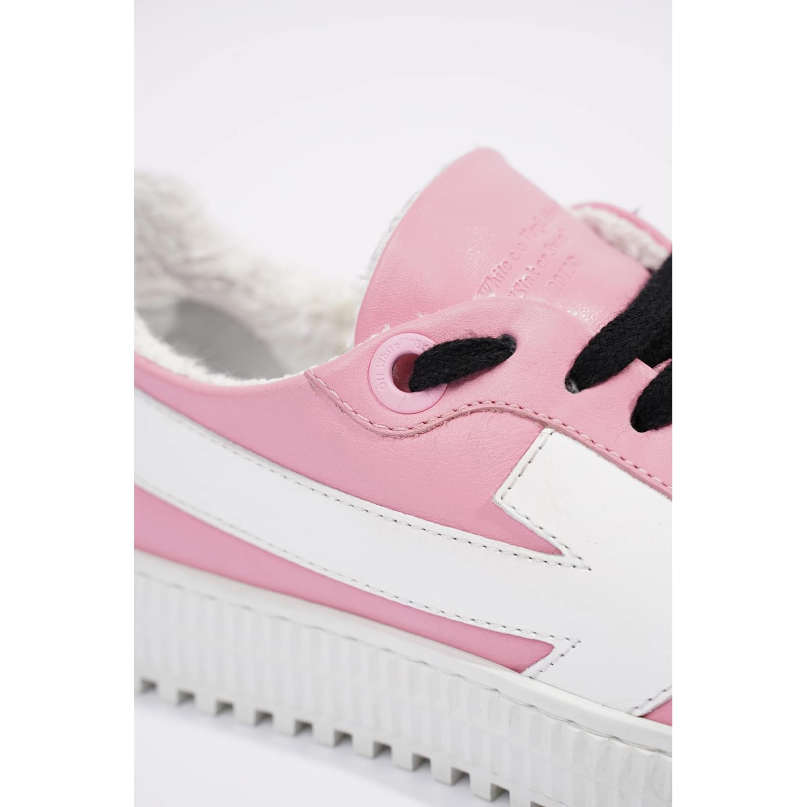 Off white arrow on sale sneaker