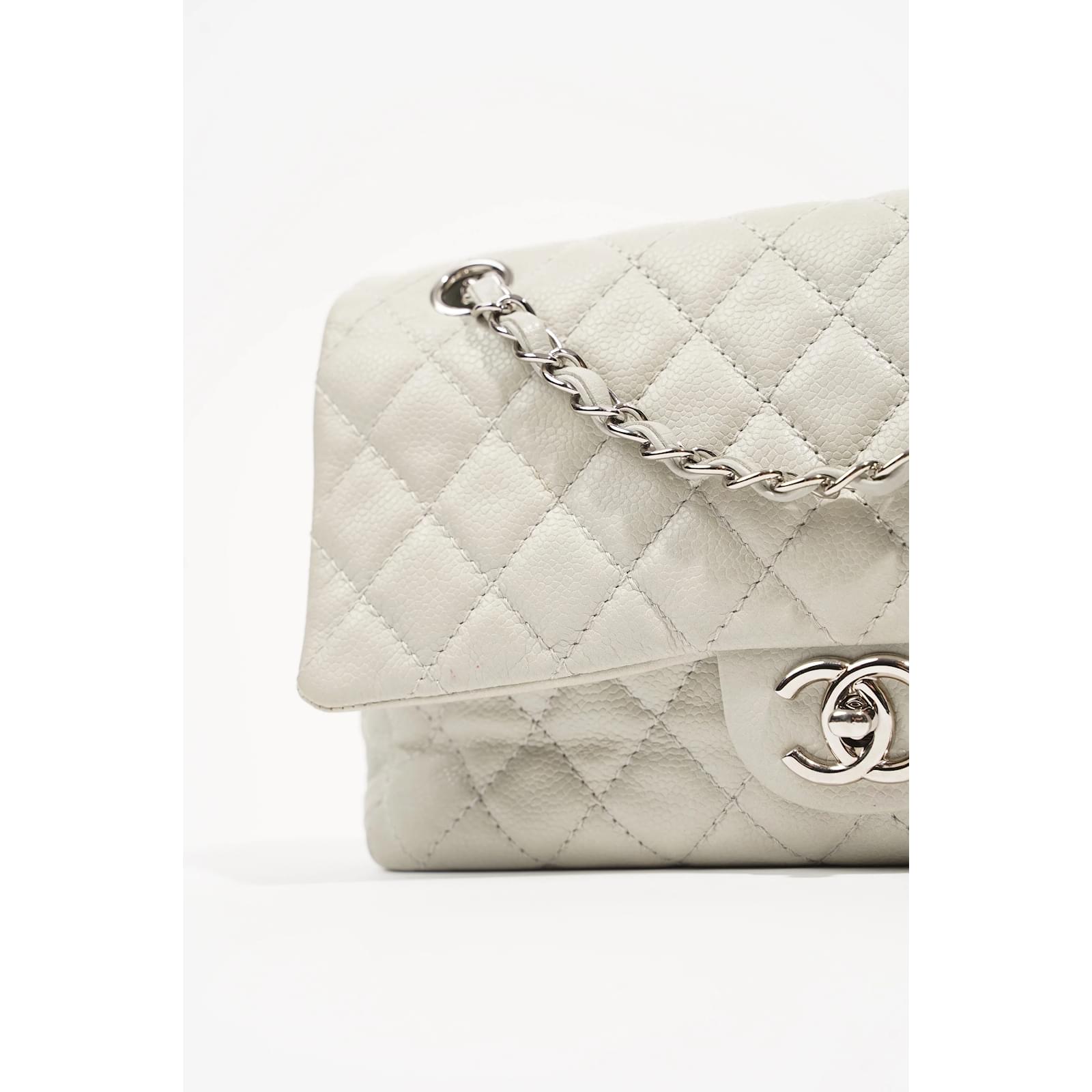 Chanel Quilted Caviar Leather Classic Double Flap Medium Grey ref.1006099 -  Joli Closet