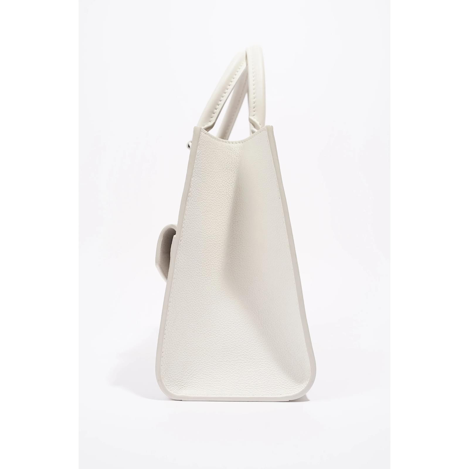 Louis Vuitton Womens Lockme Bag White Leather ref.1006178 - Joli