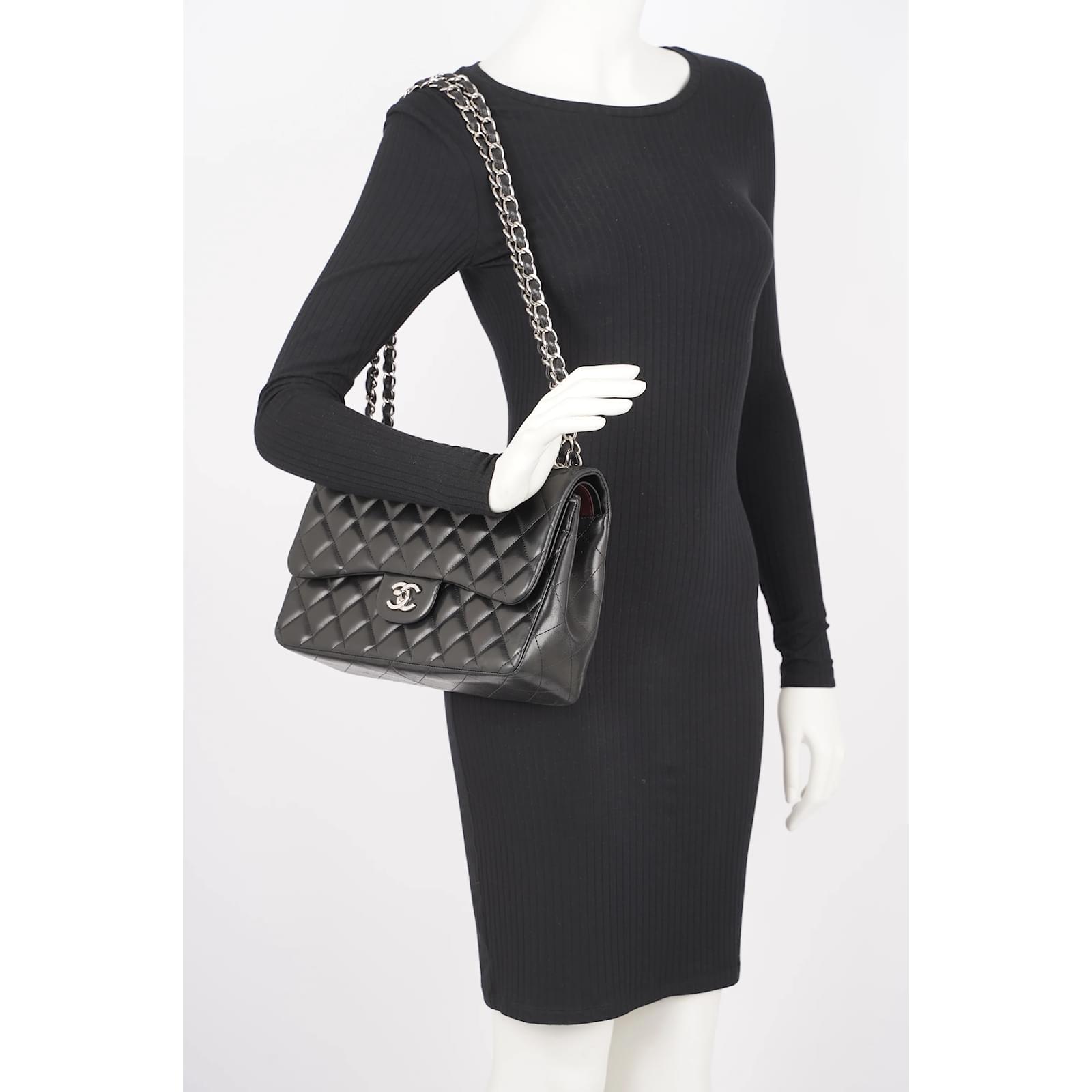 Chanel lined Flap Bag Black Lambskin Leather Large ref.1006304 - Joli Closet