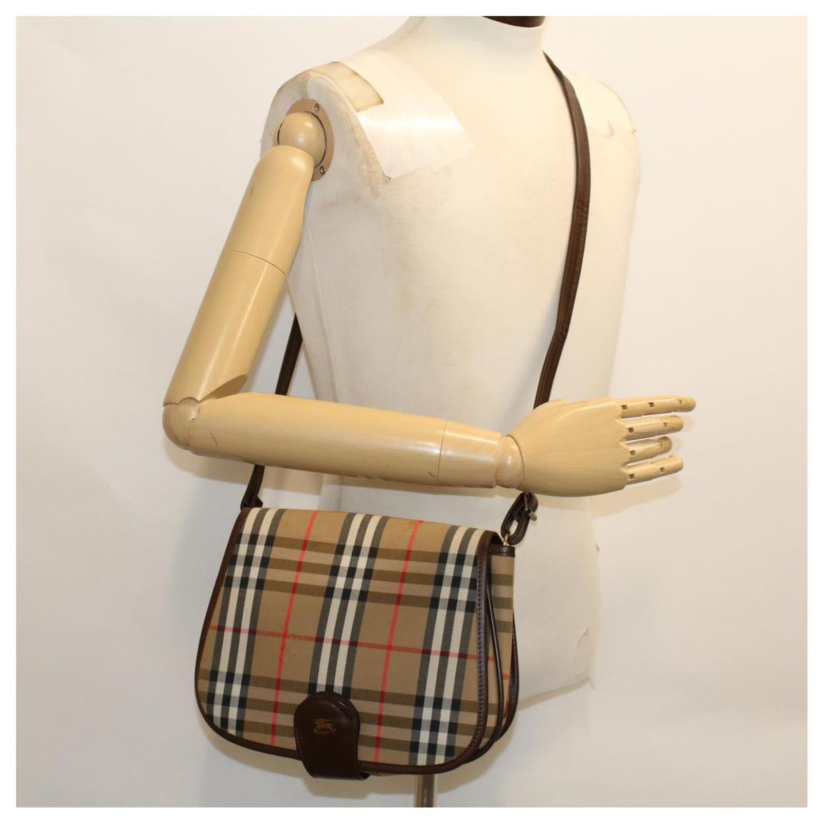 BURBERRY Beige Cloth ref.1007202 - Joli Closet