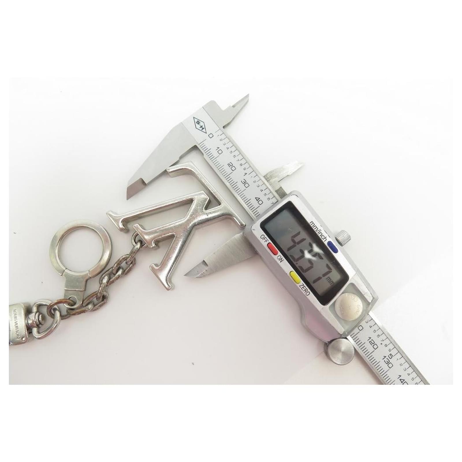 LOUIS VUITTON LV KEY RING INITIALS M65071 SILVER METAL KEY HOLDER Silvery  ref.976399 - Joli Closet