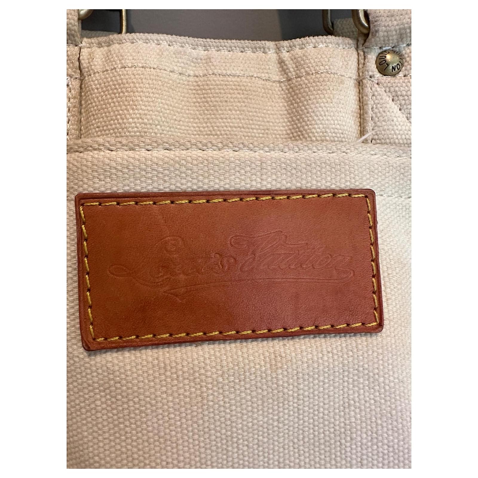 Louis Vuitton Small Bucket Bag Beige Leather ref.91402 - Joli Closet