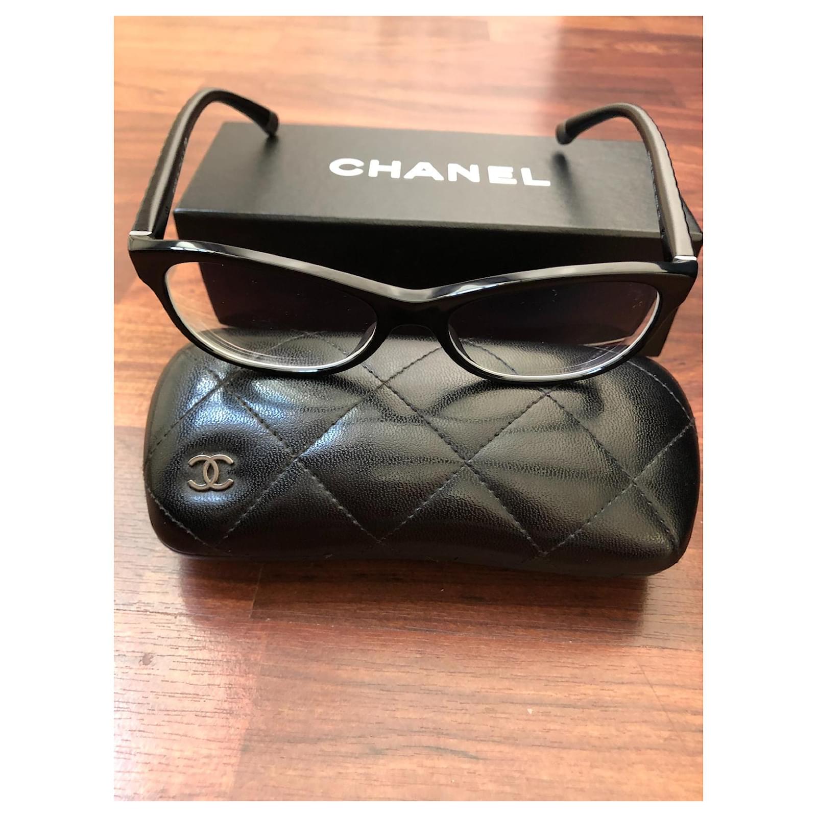 Schwarze gesteppte Chanel-Brille mit Etui und Box Acetat ref.980396 - Joli  Closet