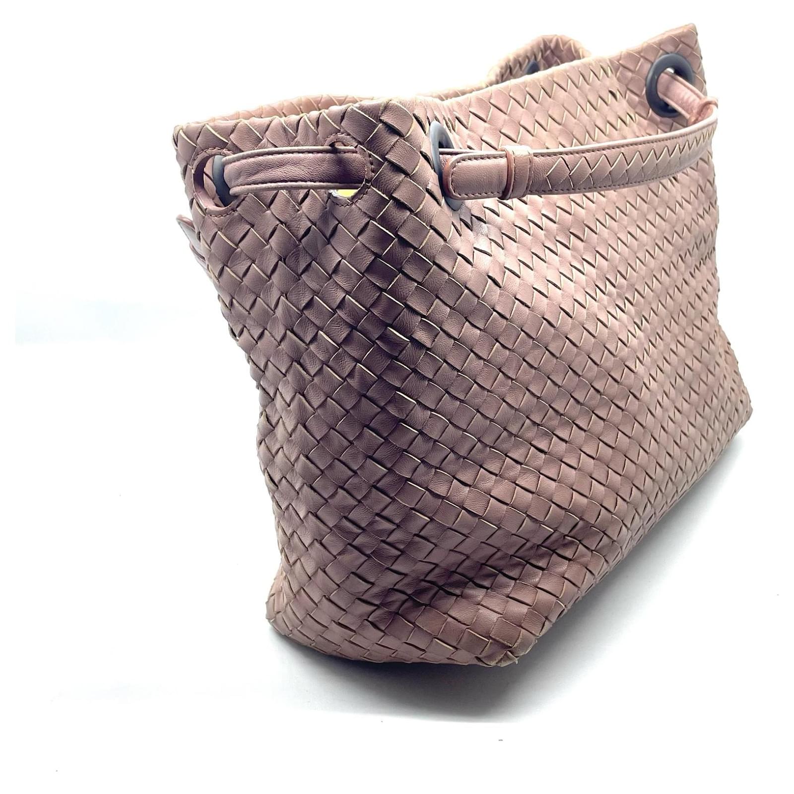 Bottega Veneta Garda Bag Intrecciato Nappa Medium Shoulder Bag Beige Leather  ref.982390 - Joli Closet
