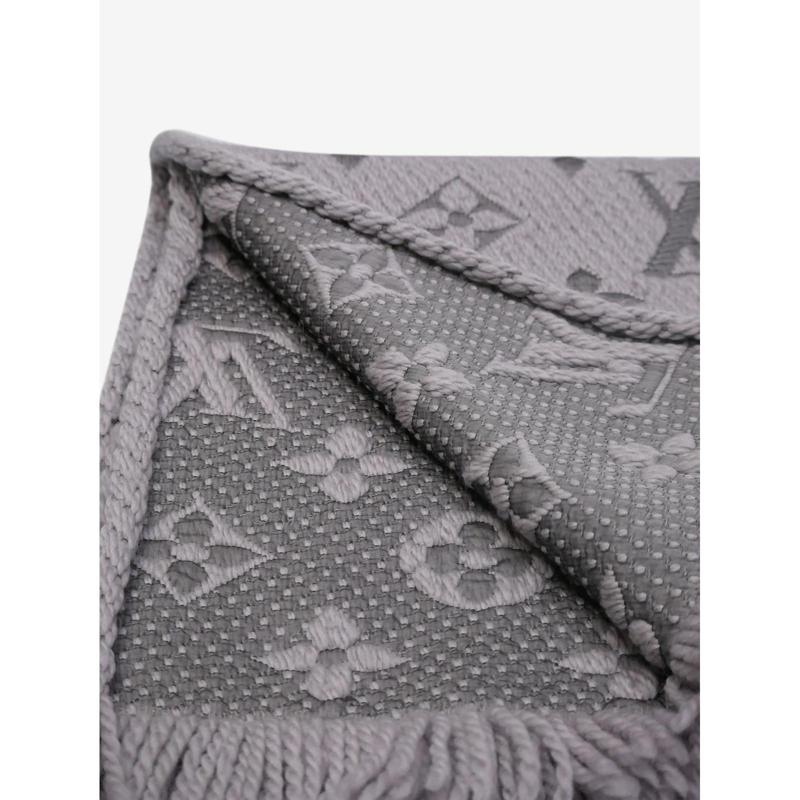 Louis Vuitton Grey Logomania scarf Wool ref.986933 - Joli Closet