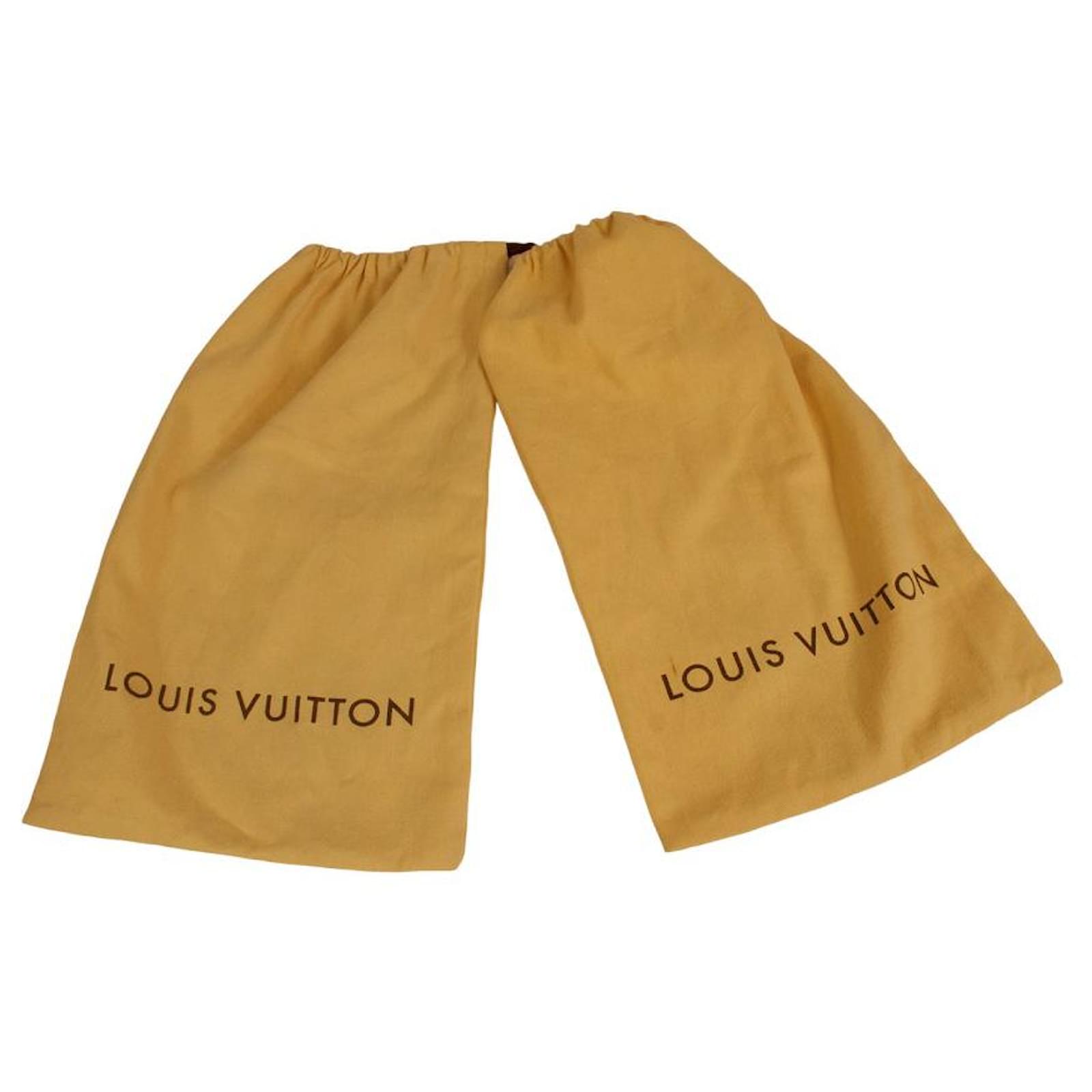 Louis Vuitton Mocasines con borlas de cuero gris topo para hombre Talla de  zapatos sin cordones 7.5 METRO ref.990300 - Joli Closet
