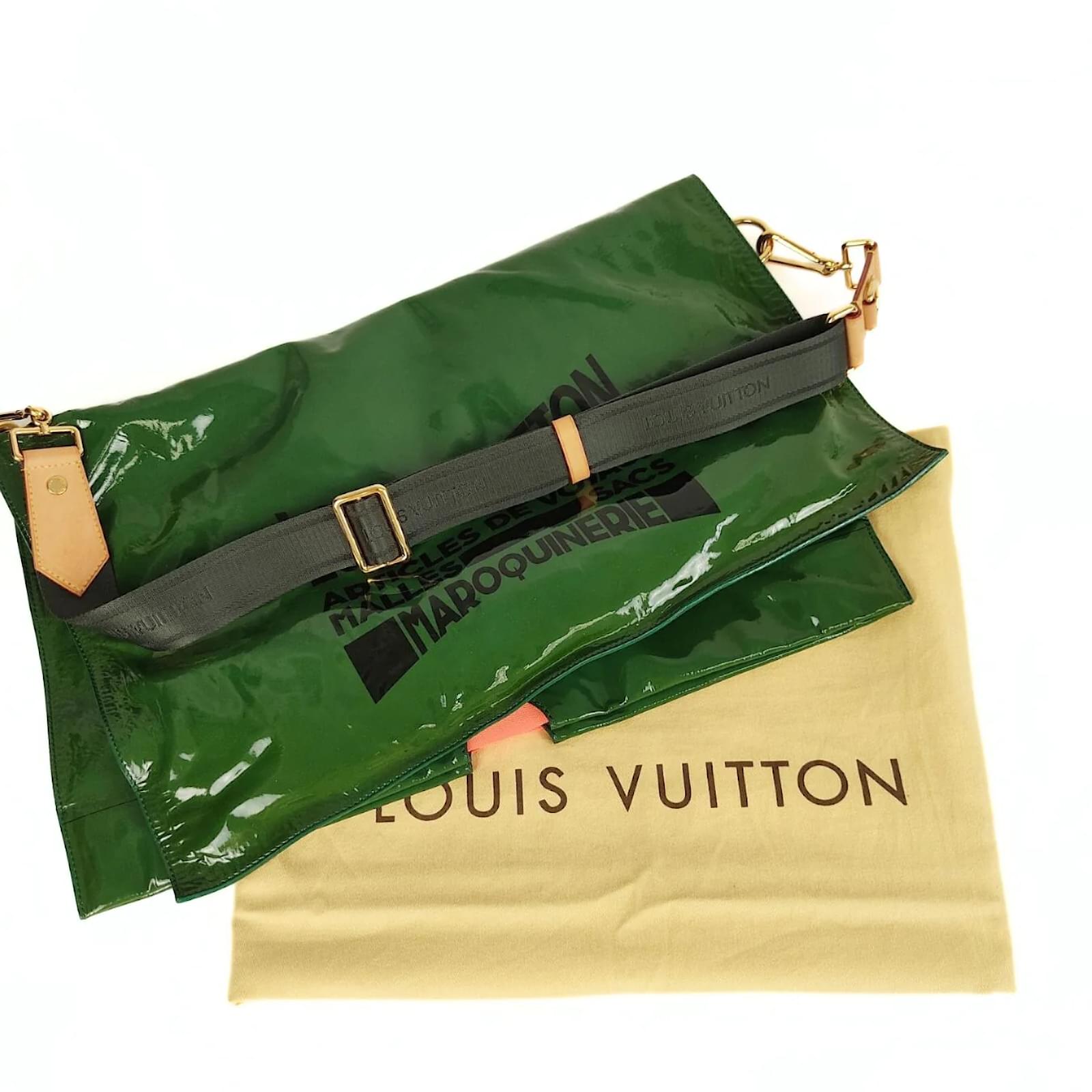 Louis Vuitton travel bag Printemps Eté 2010 Collection Green Plastic  ref.886815 - Joli Closet