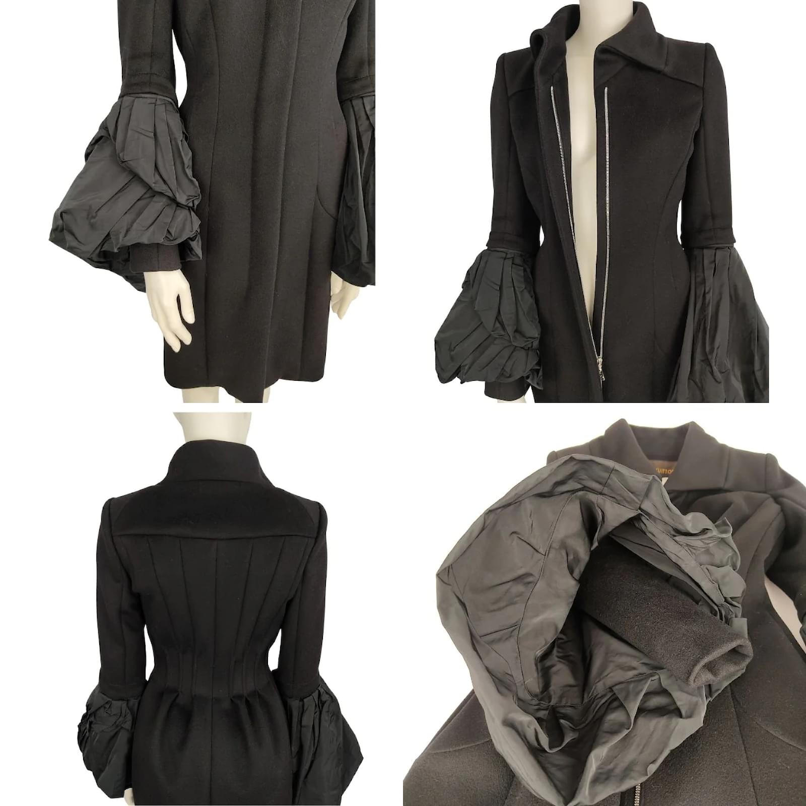 Louis Vuitton Louis Vuitton Women's Wool Cashmere Coat (XS) Black  ref.996126 - Joli Closet