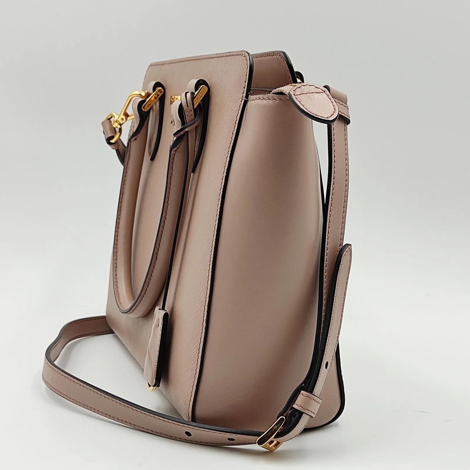 Prada Prada Galleria Medium bag in powder pink Saffiano leather