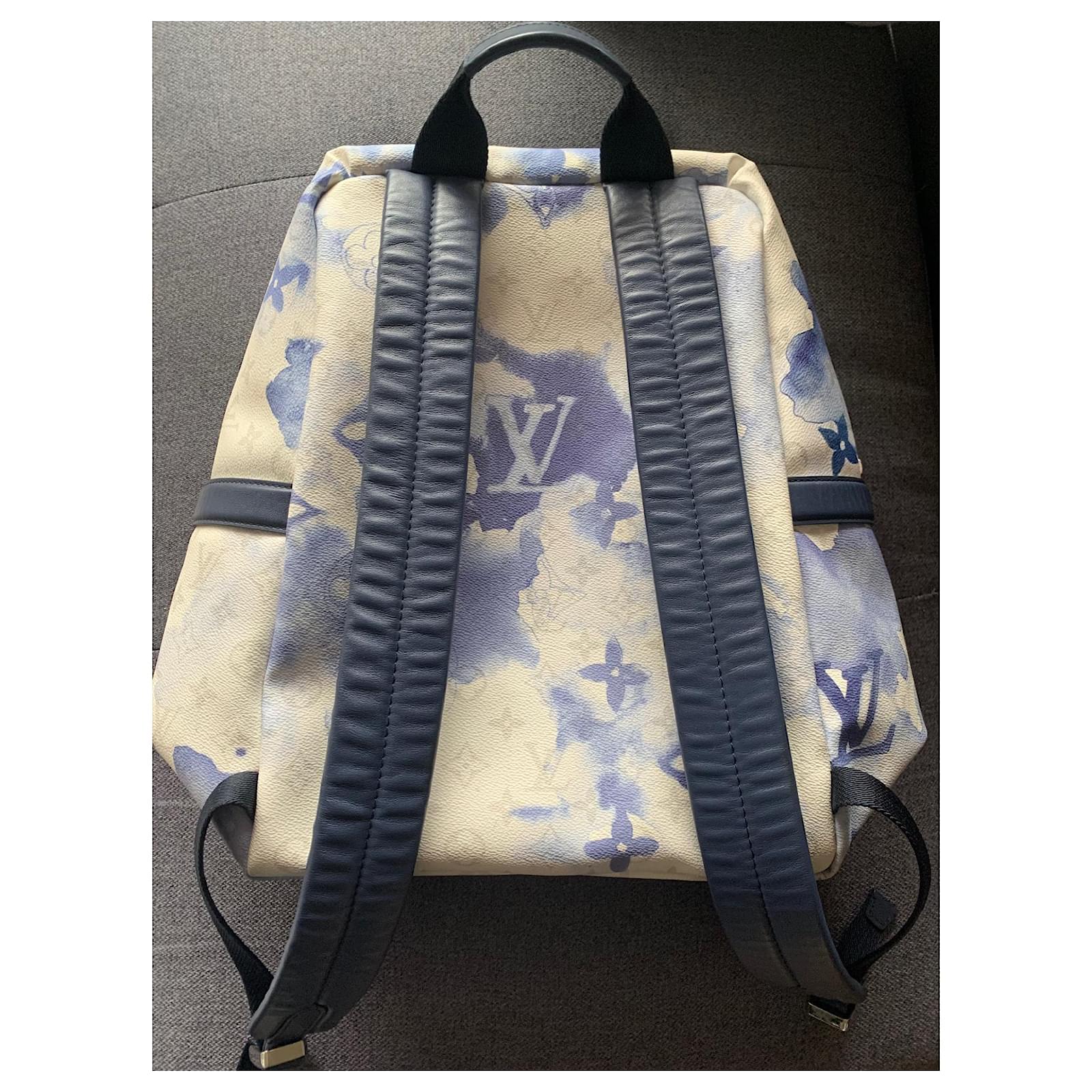  Louis Vuitton, Pre-Loved Blue Watercolor Monogram Canvas  Discovery Backpack, Blue : Luxury Stores