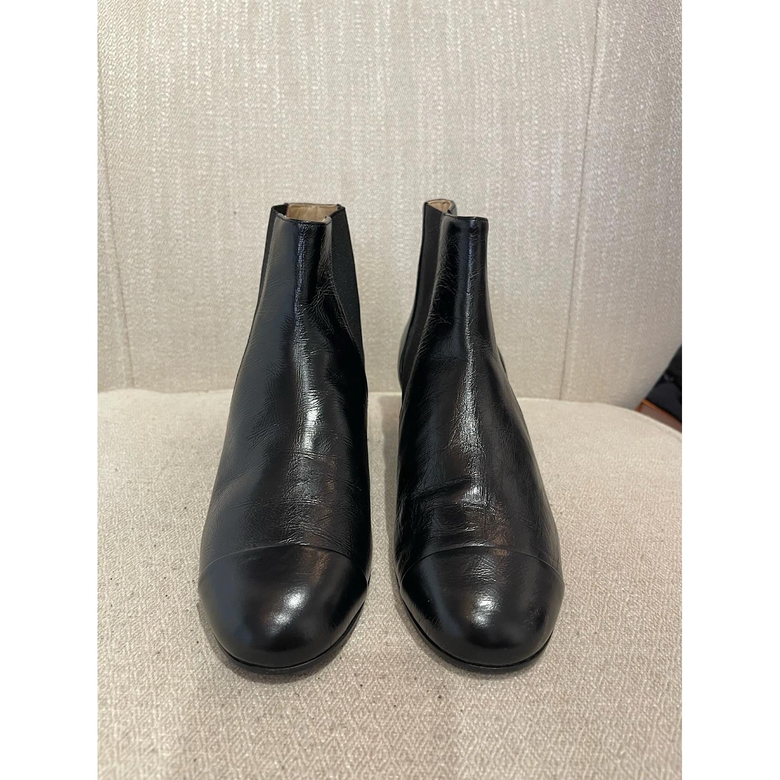 Chanel Women's 36 Rubber Camellia CC Logo Rain Boots 1026c46 For Sale at  1stDibs