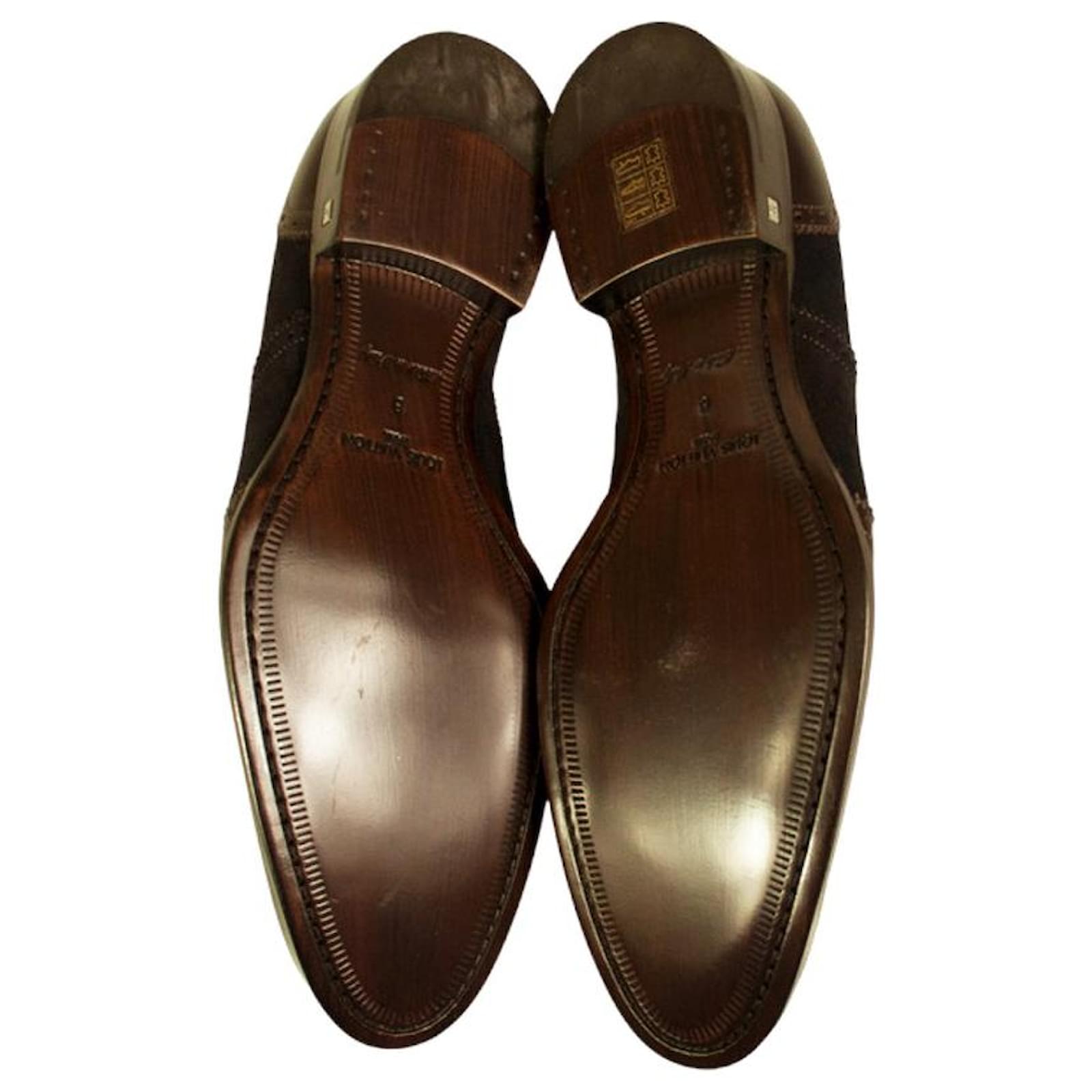 Louis Vuitton LV Zapatos Oxford perforados de ante marrón para hombre con  cordones 7 Castaño Suecia ref.928284 - Joli Closet