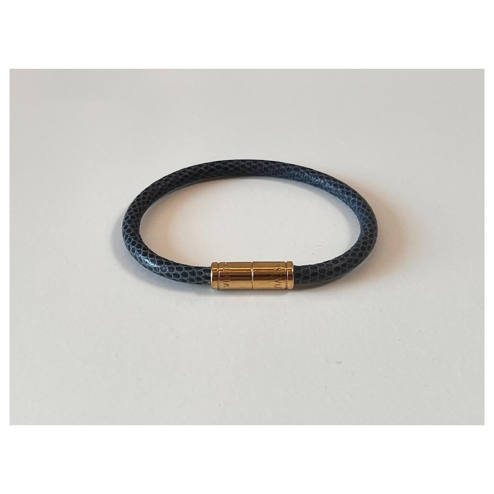 Louis Vuitton leather bracelet Keep it Blue ref.1011362 - Joli Closet