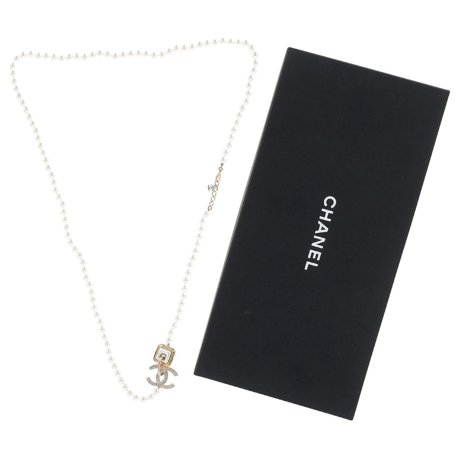 Chanel Black and White CC Logo Faux Pearl Glass Beads Long Necklace –  Madison Avenue Couture