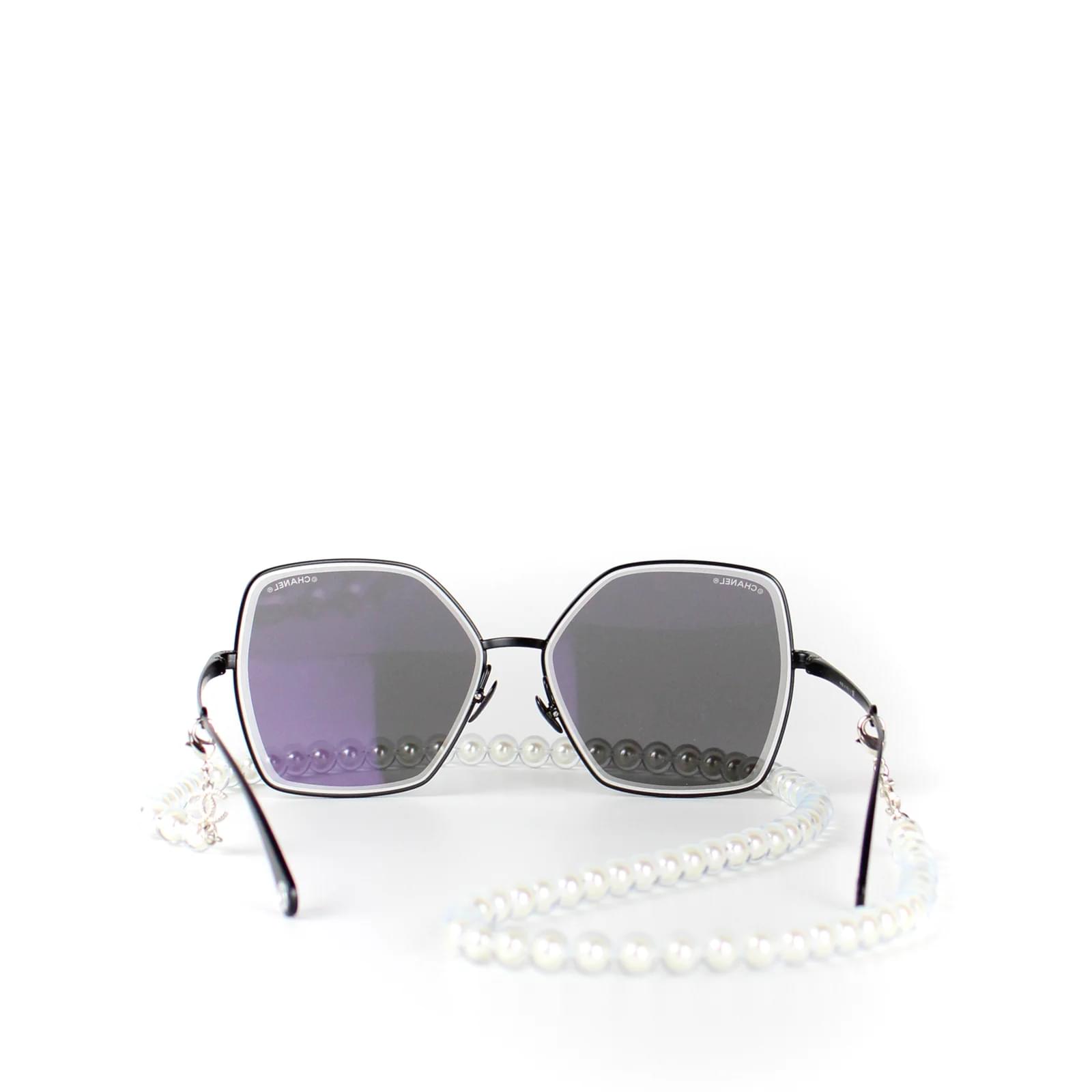 Chanel - Sunglasses with pearl chain Black Metal ref.1015623 - Joli Closet