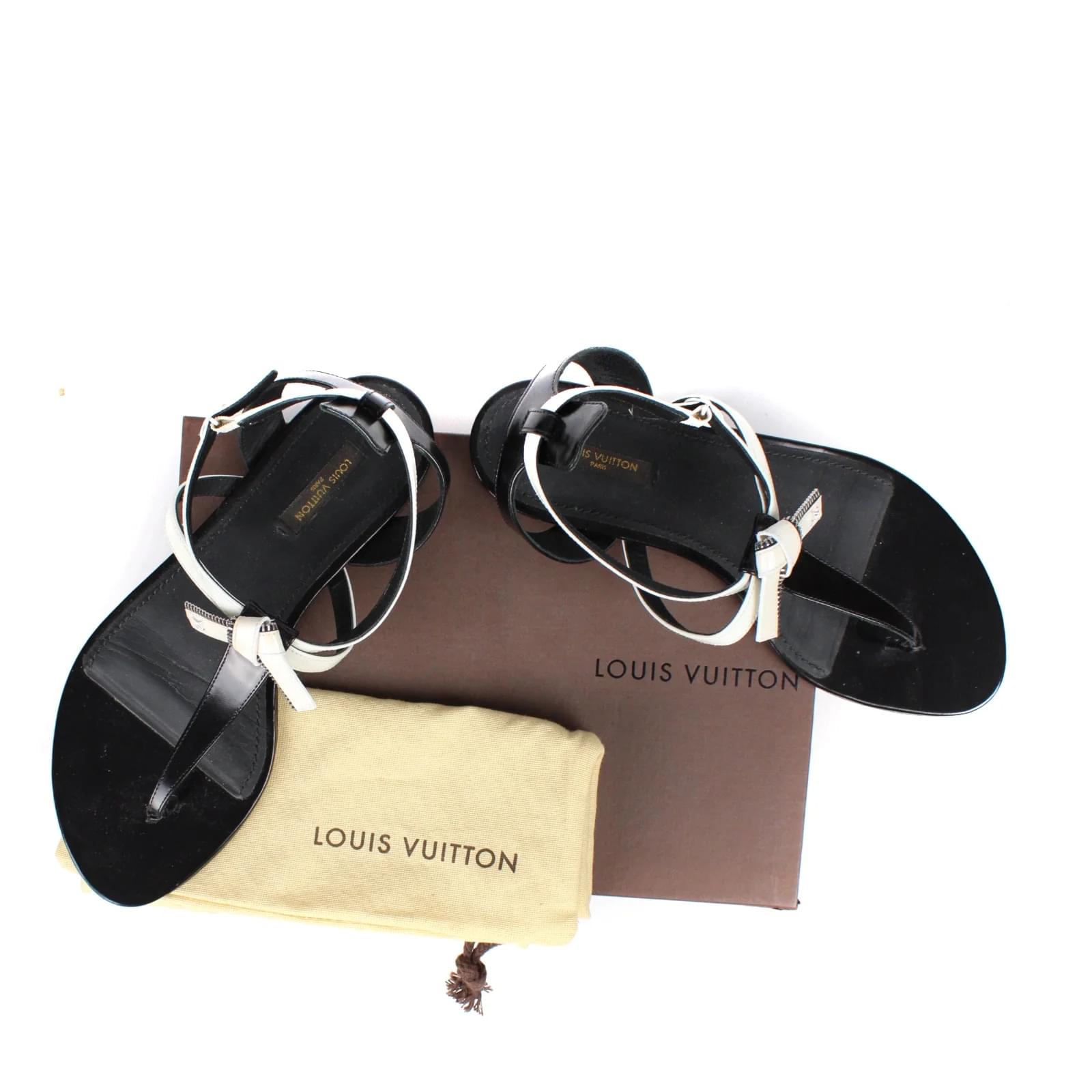 Louis Vuitton - Vintage flat sandals (T39) White Leather ref.1015762 - Joli  Closet